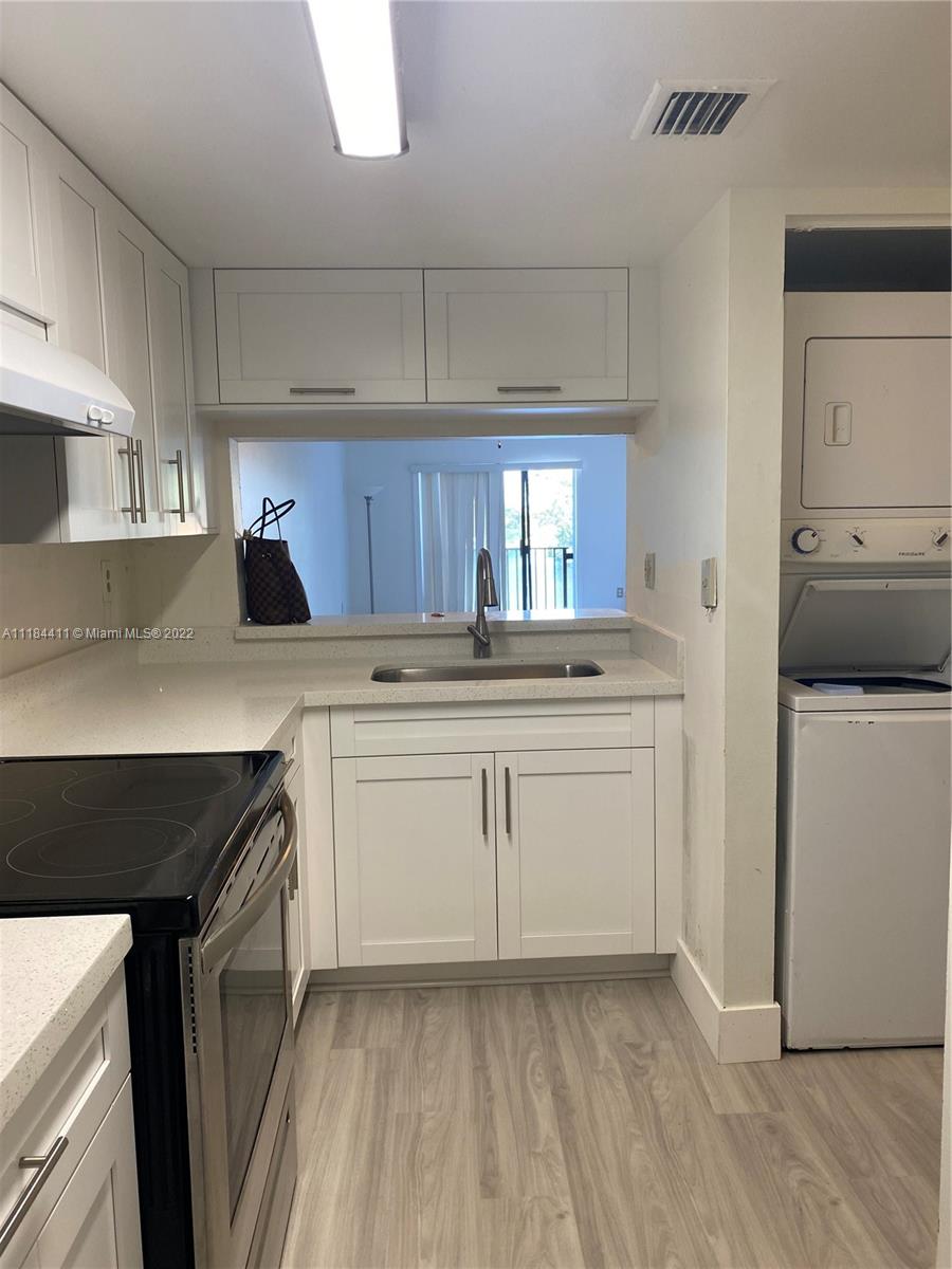 VISTA DEL LAGO I CONDO - Residential Lease