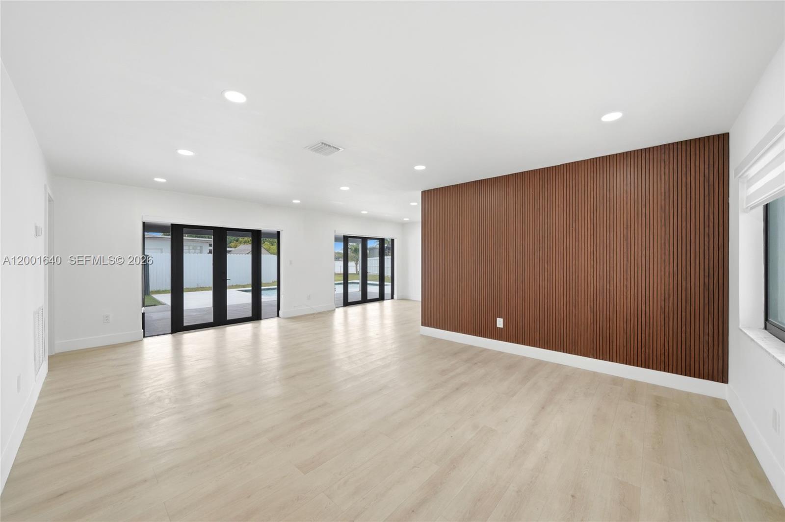 LAKE LAURENCE NORTH - Residential