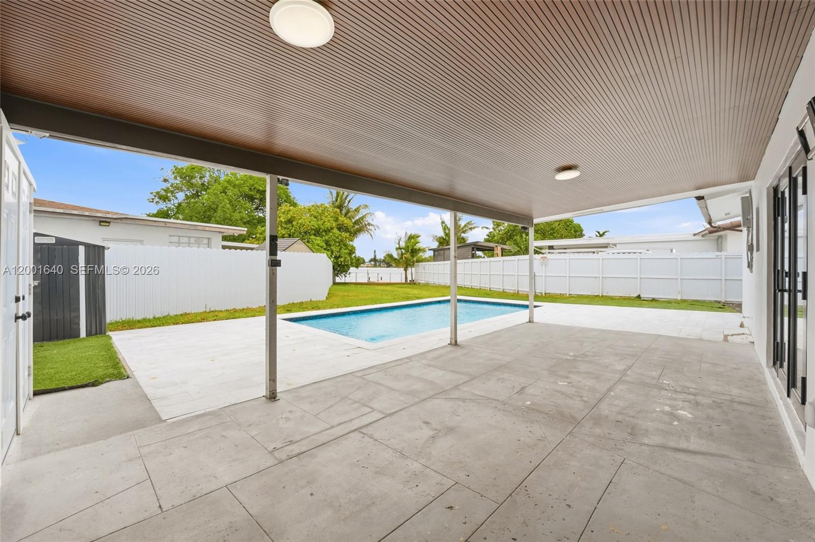 LAKE LAURENCE NORTH - Residential