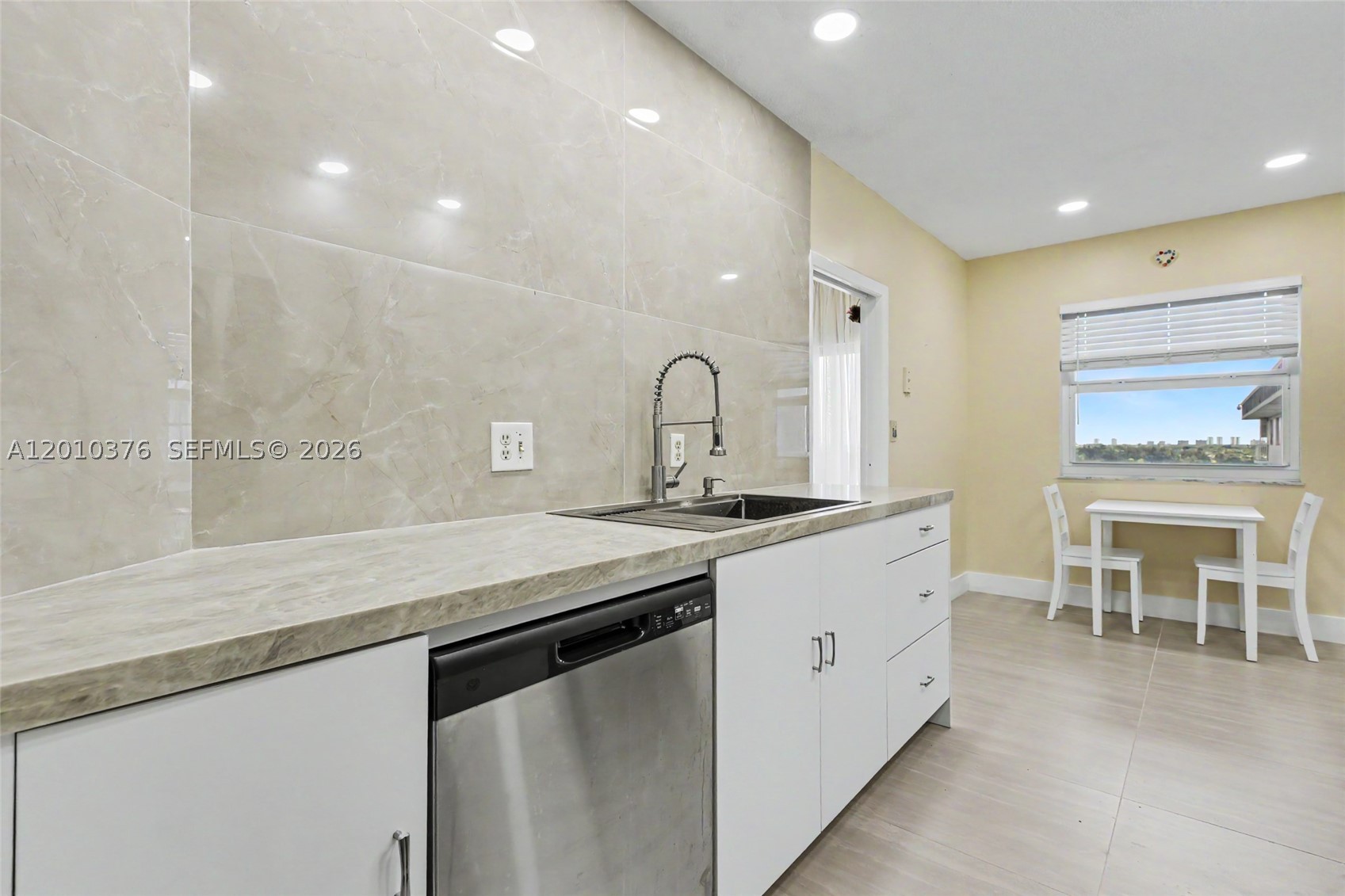 HILLCREST EAST NO 25 COND - Residential