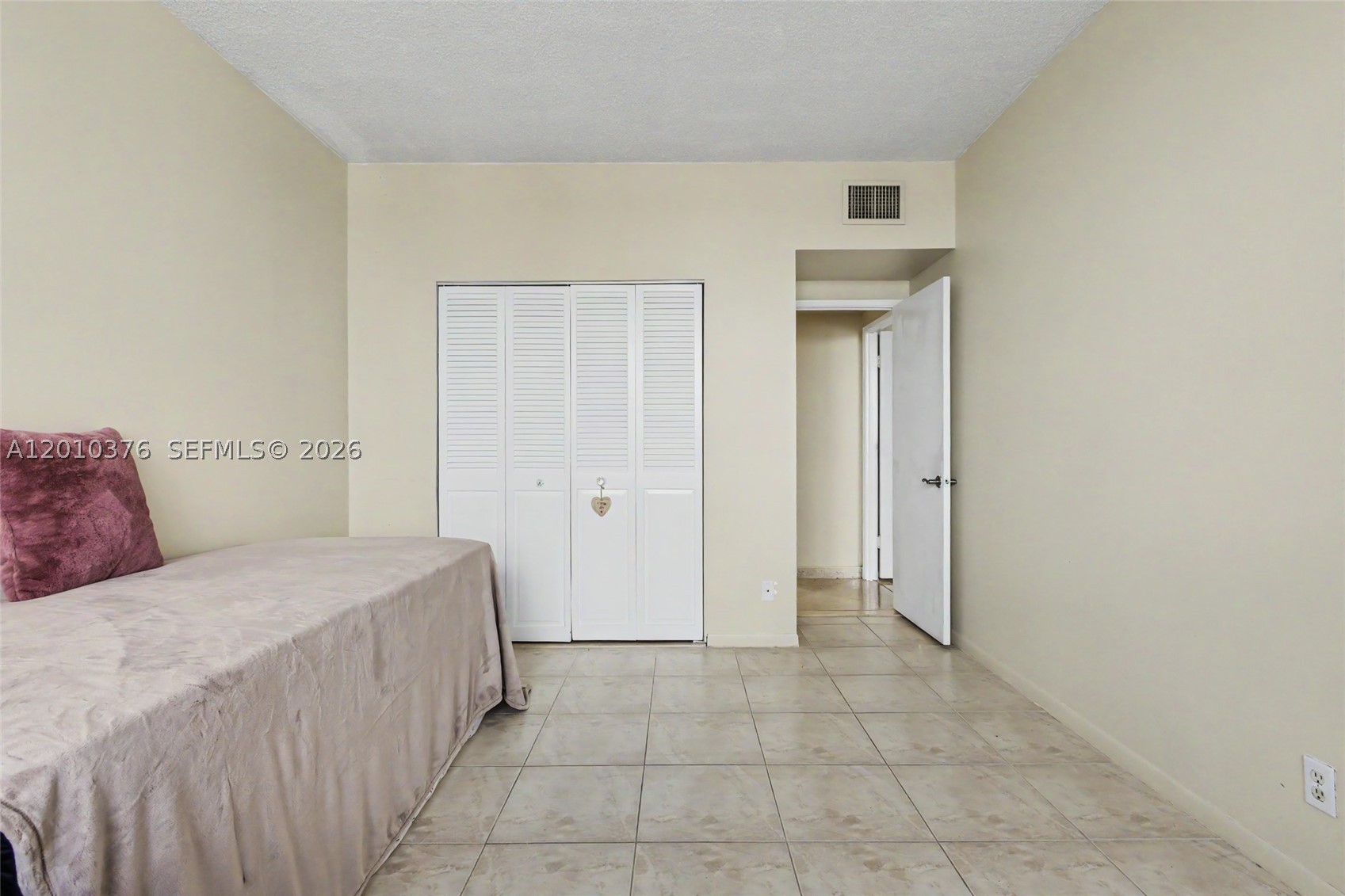 HILLCREST EAST NO 25 COND - Residential