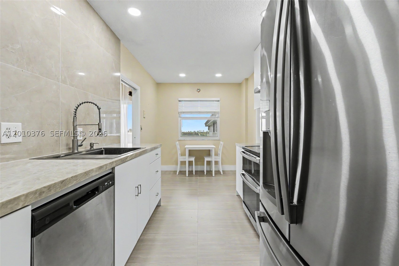 HILLCREST EAST NO 25 COND - Residential