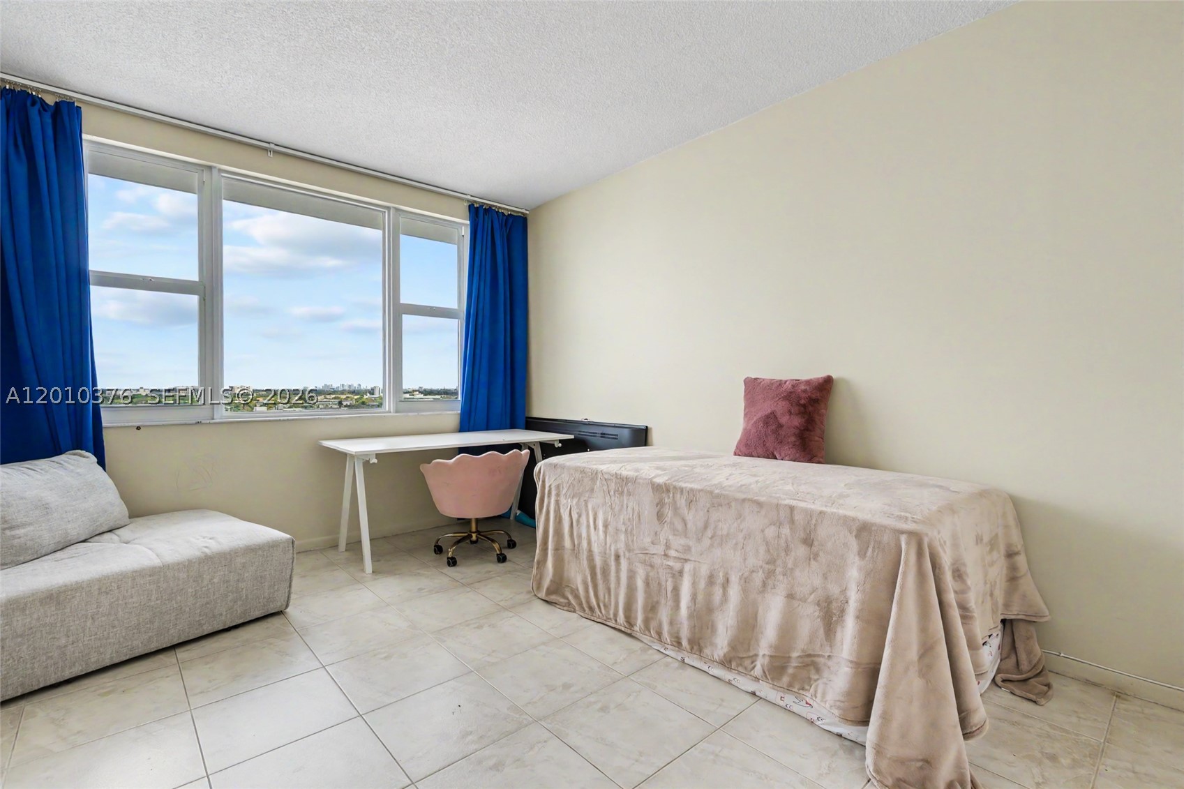 HILLCREST EAST NO 25 COND - Residential