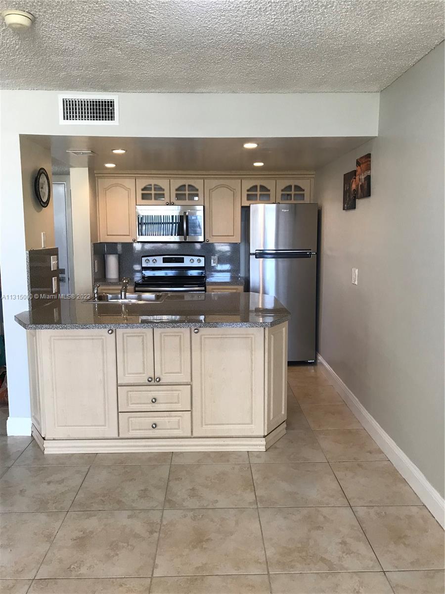 Beautiful and spacious Apartment with a lot of natural light ,walking closet, new appliances ,washer and dryer in the unit. Close to Downtown Doral and major highways.