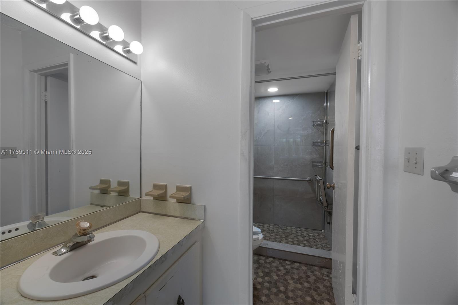 MARBELLA TOWER CONDO - Residential