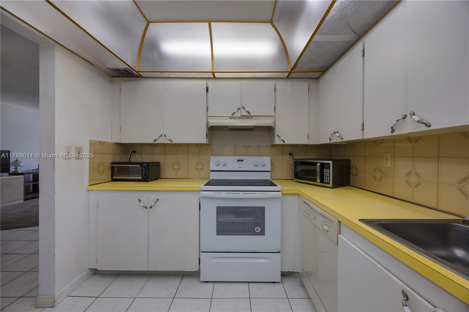 MARBELLA TOWER CONDO - Residential