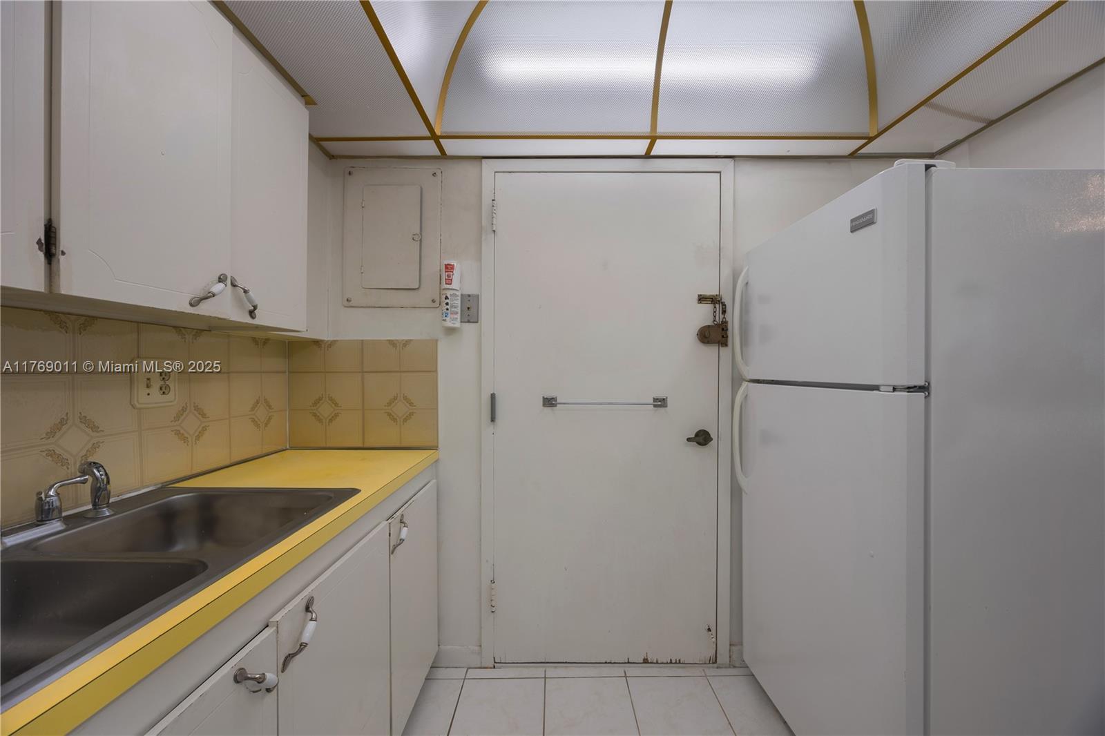MARBELLA TOWER CONDO - Residential