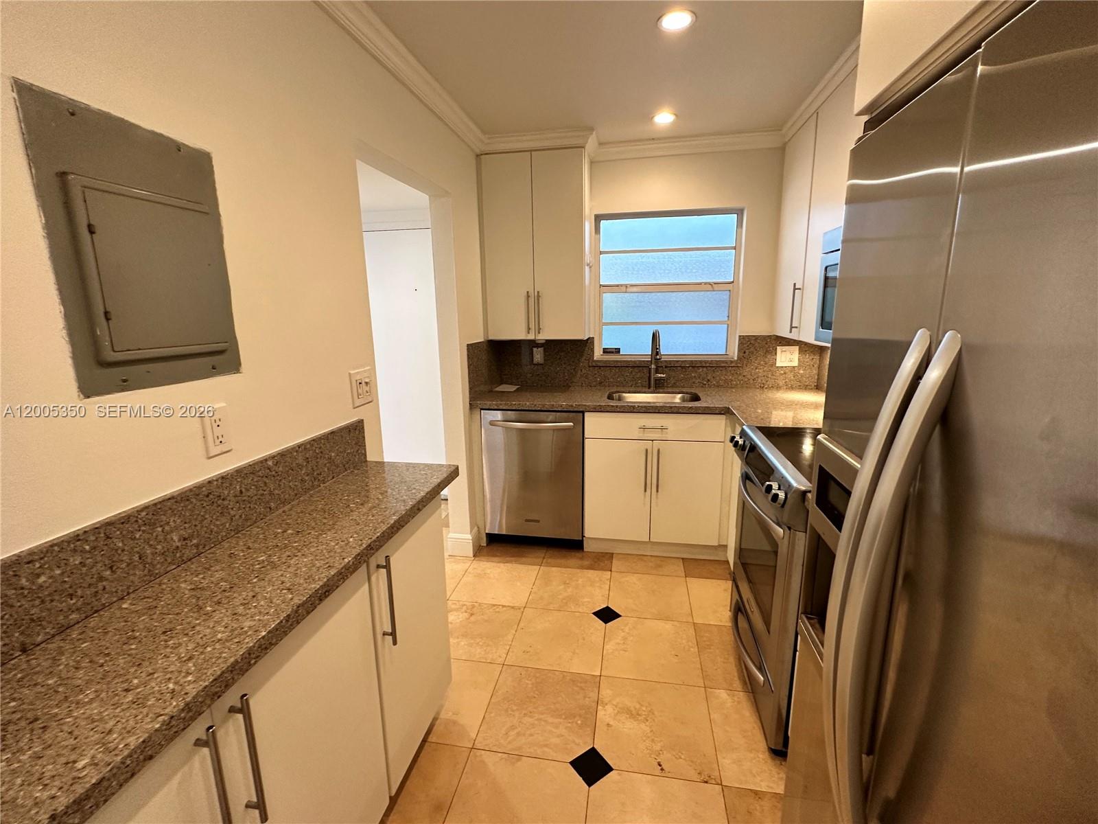 LINCOLN WEST GARDENS COND - Residential