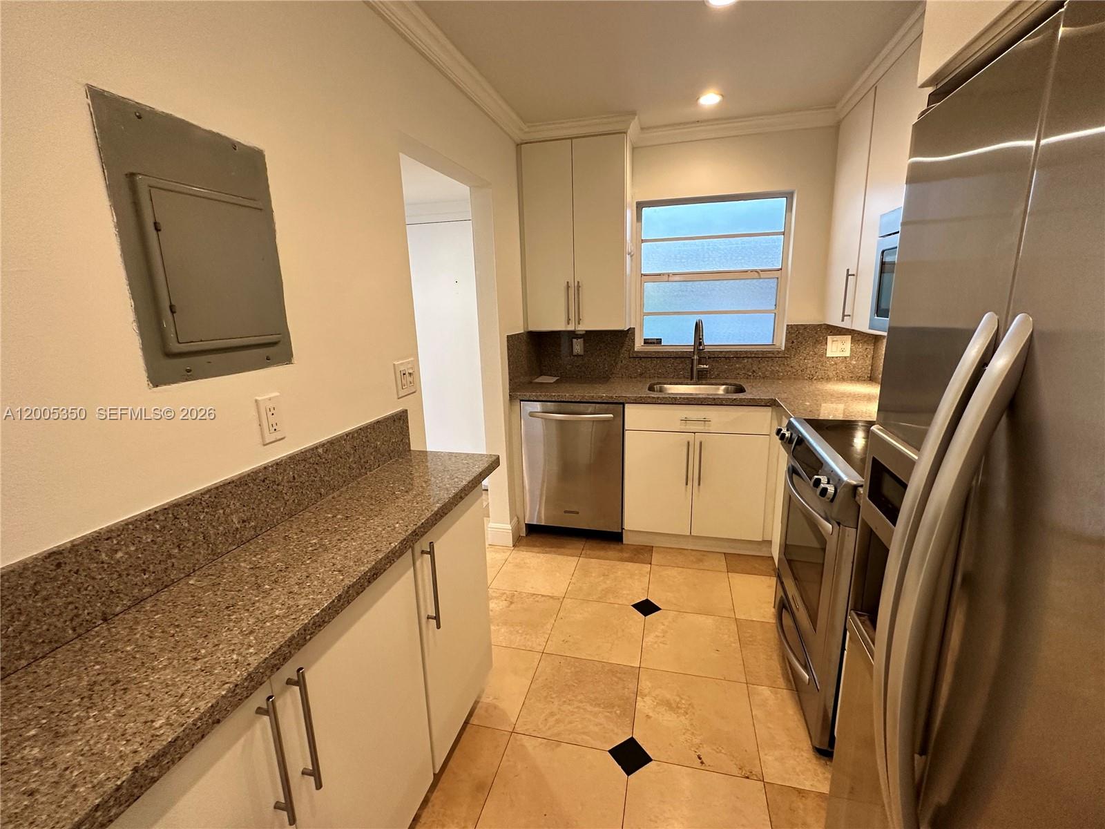 LINCOLN WEST GARDENS COND - Residential