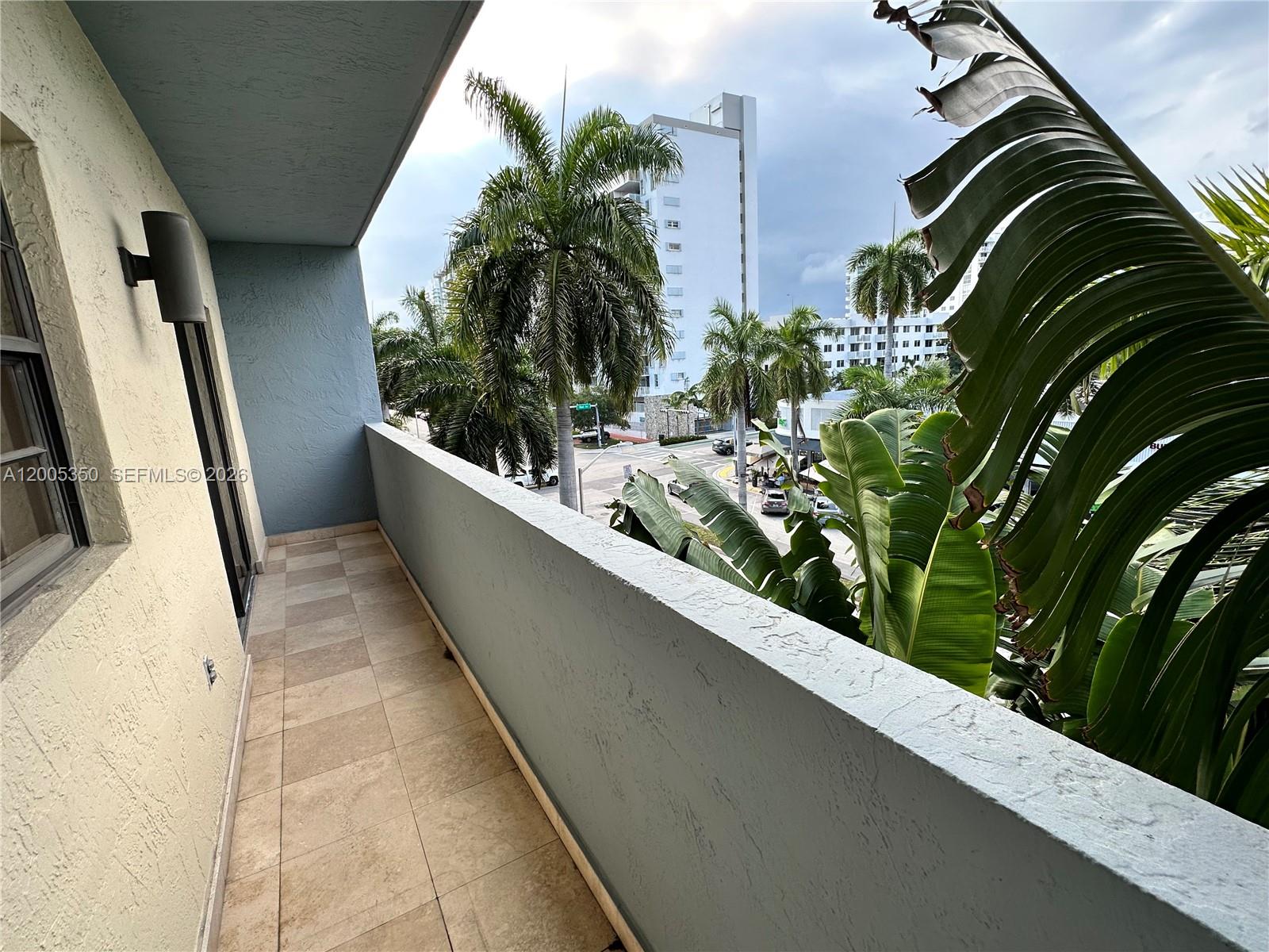 LINCOLN WEST GARDENS COND - Residential