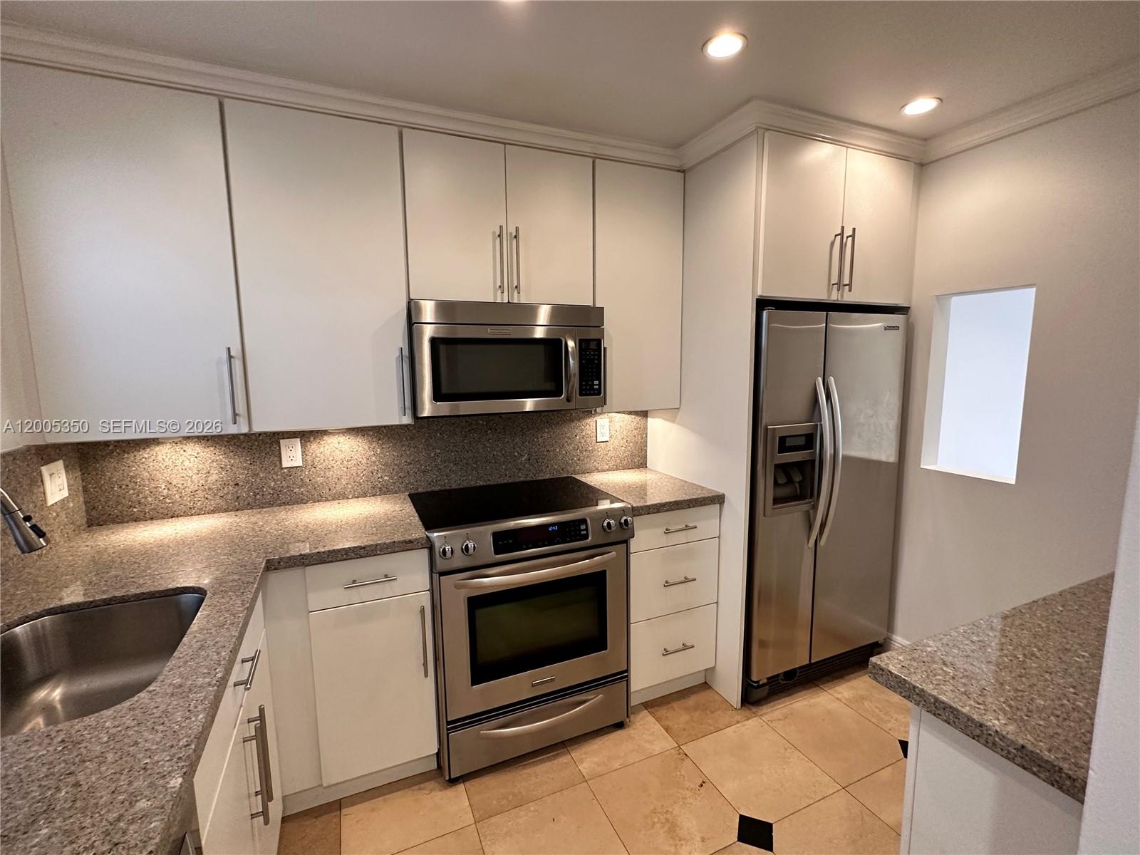 LINCOLN WEST GARDENS COND - Residential