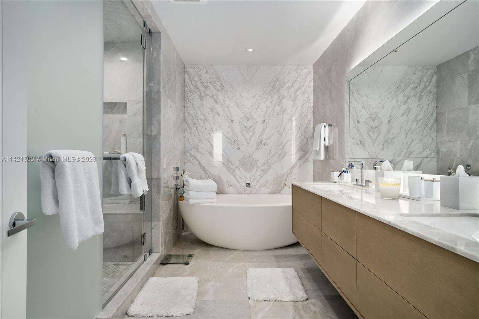 Turnberry Ocean Club - Residential