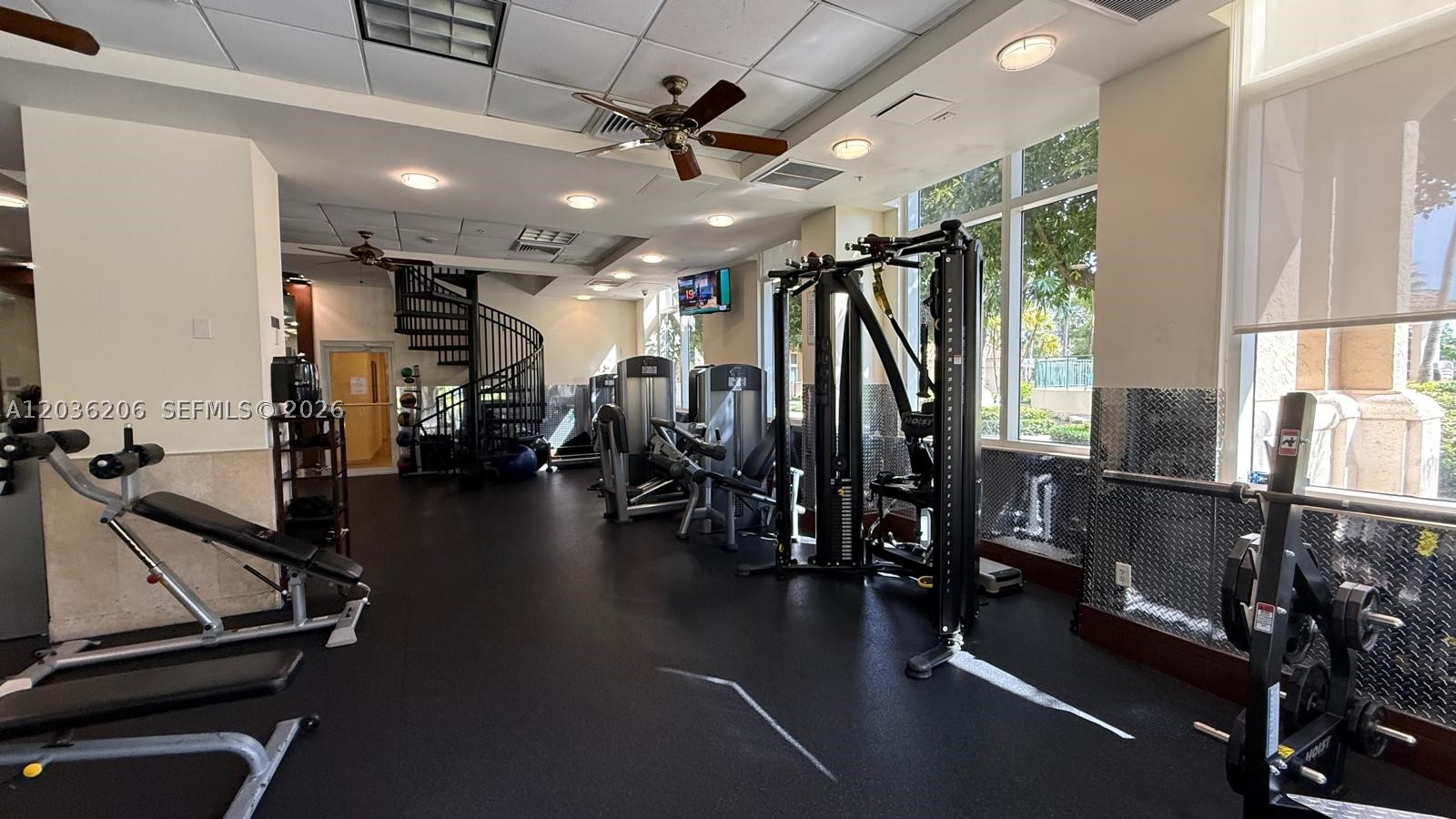TURNBERRY ON THE GREEN CO - Residential Lease