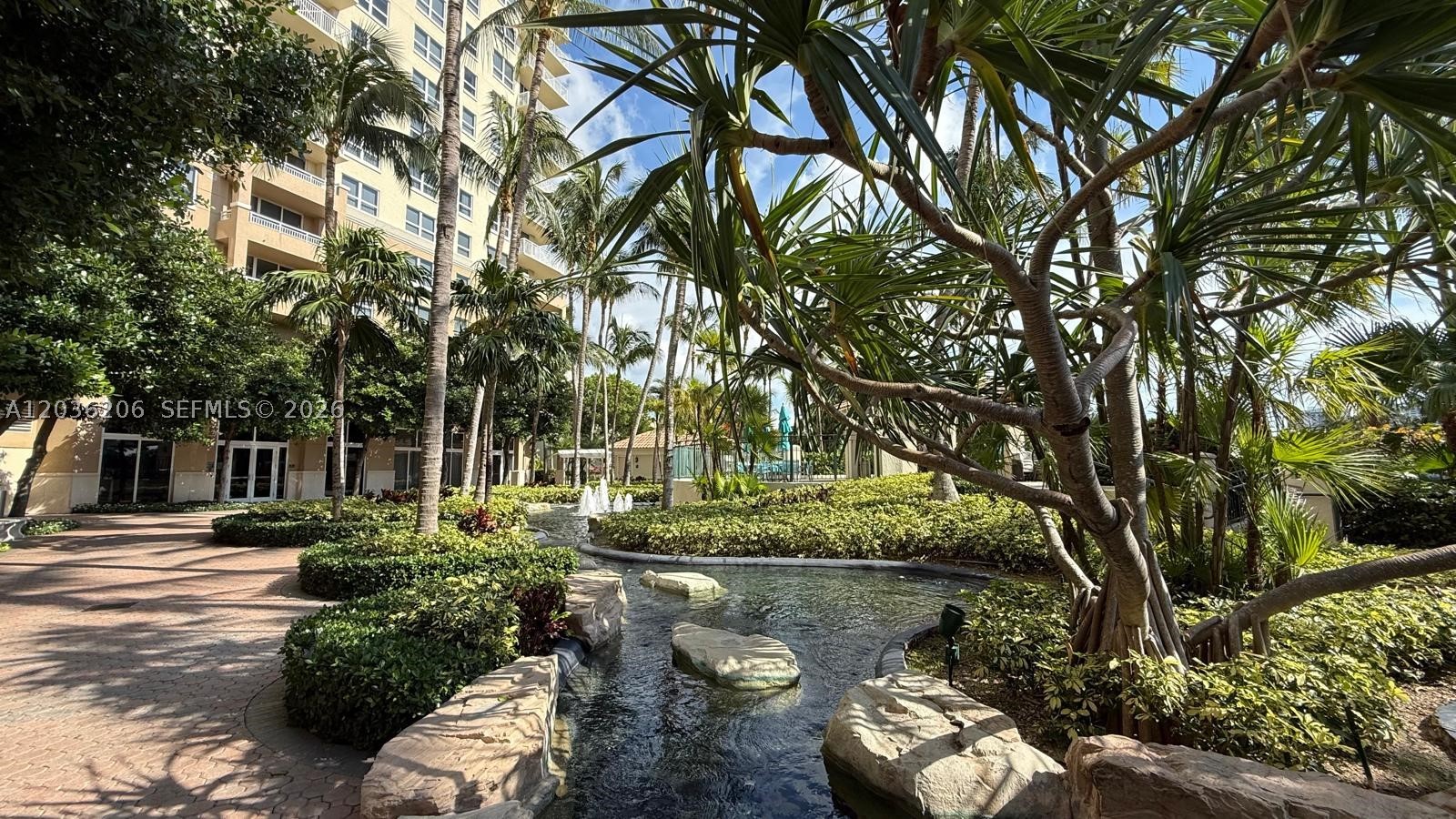 TURNBERRY ON THE GREEN CO - Residential Lease