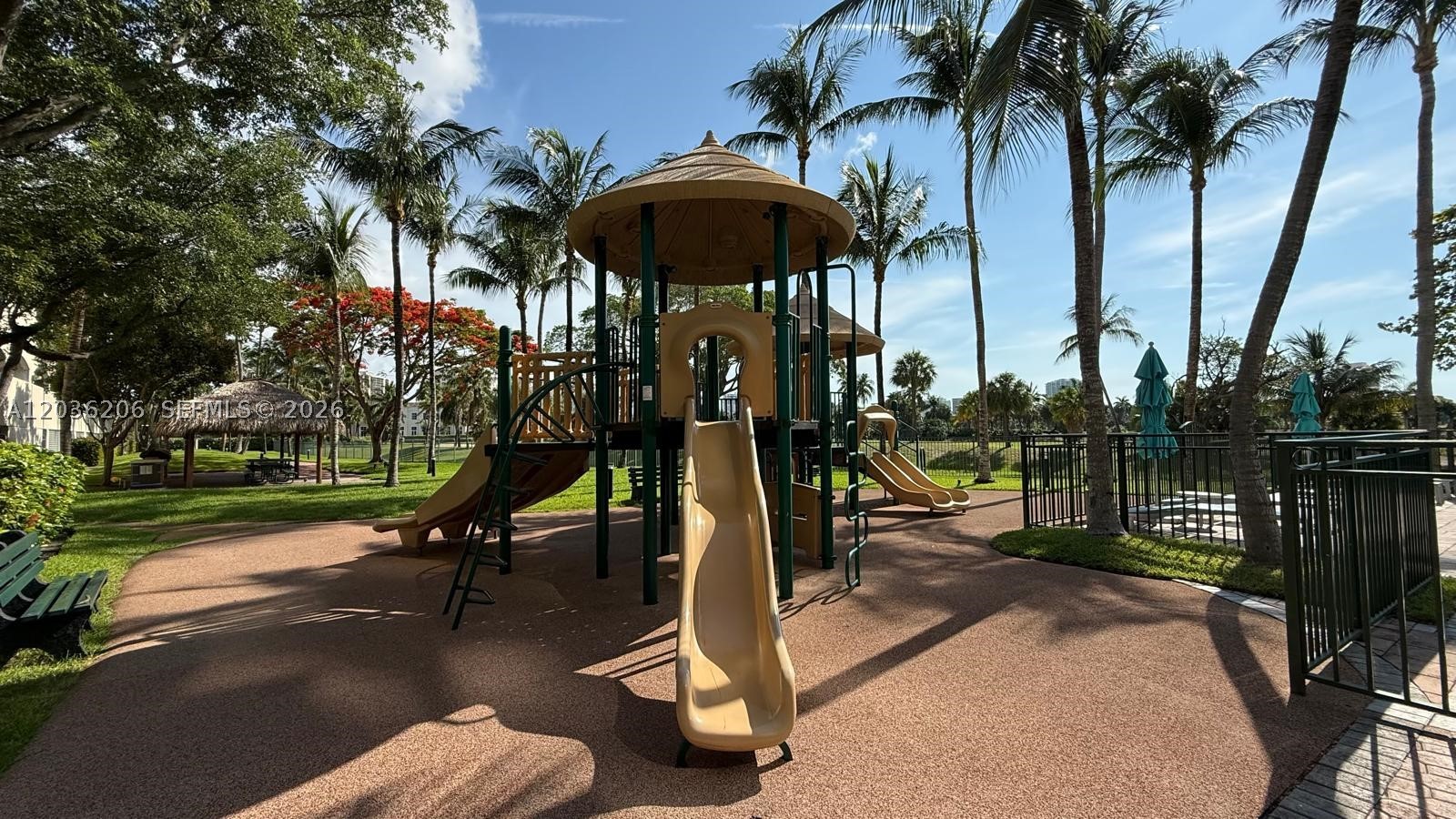 TURNBERRY ON THE GREEN CO - Residential Lease