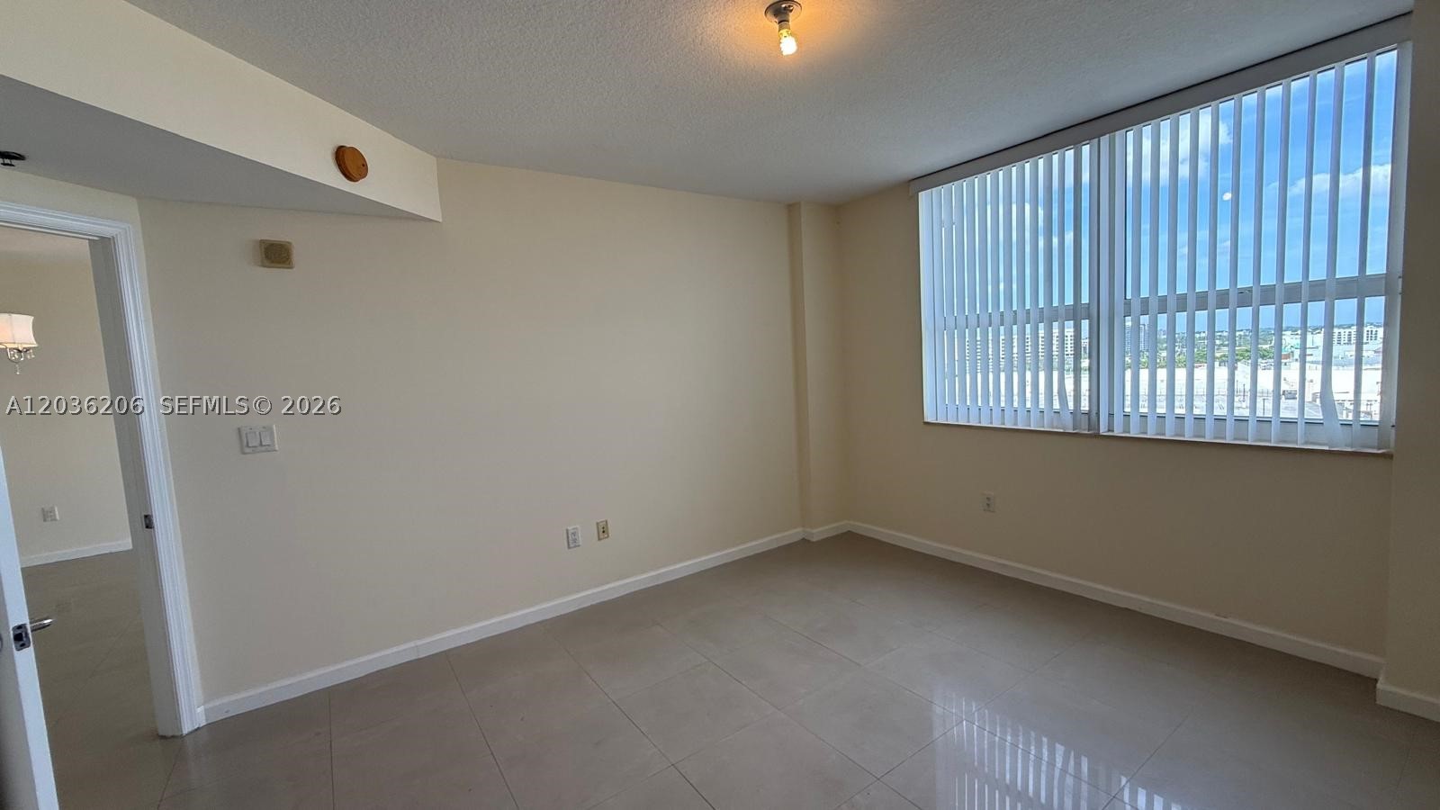 TURNBERRY ON THE GREEN CO - Residential Lease