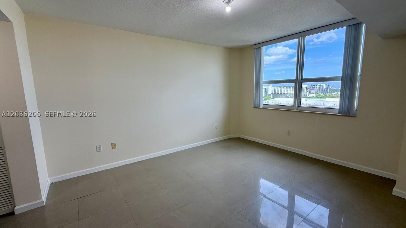 TURNBERRY ON THE GREEN CO - Residential Lease