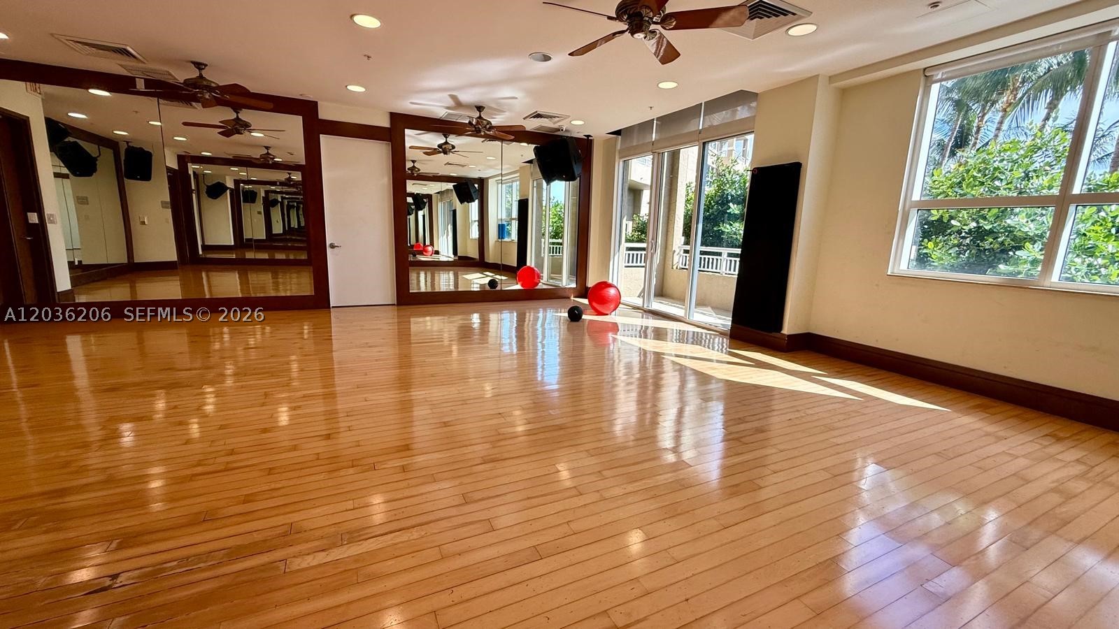 TURNBERRY ON THE GREEN CO - Residential Lease