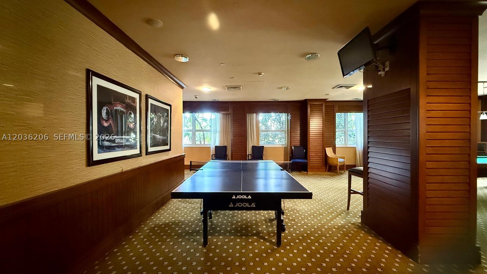 TURNBERRY ON THE GREEN CO - Residential Lease