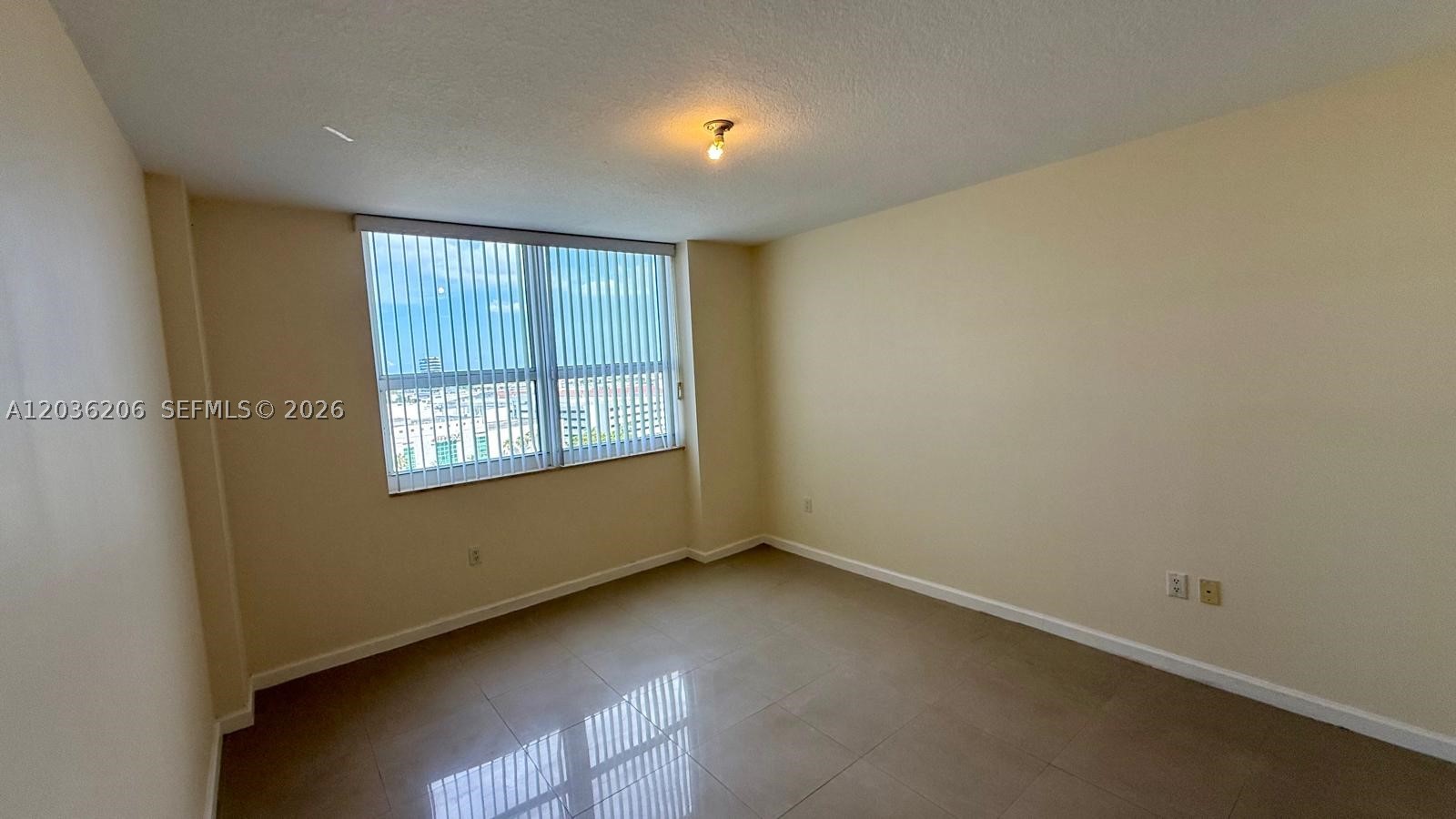 TURNBERRY ON THE GREEN CO - Residential Lease
