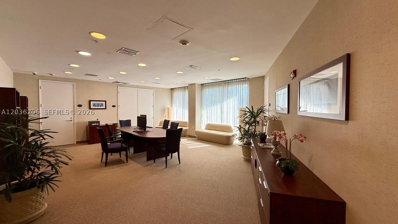 TURNBERRY ON THE GREEN CO - Residential Lease