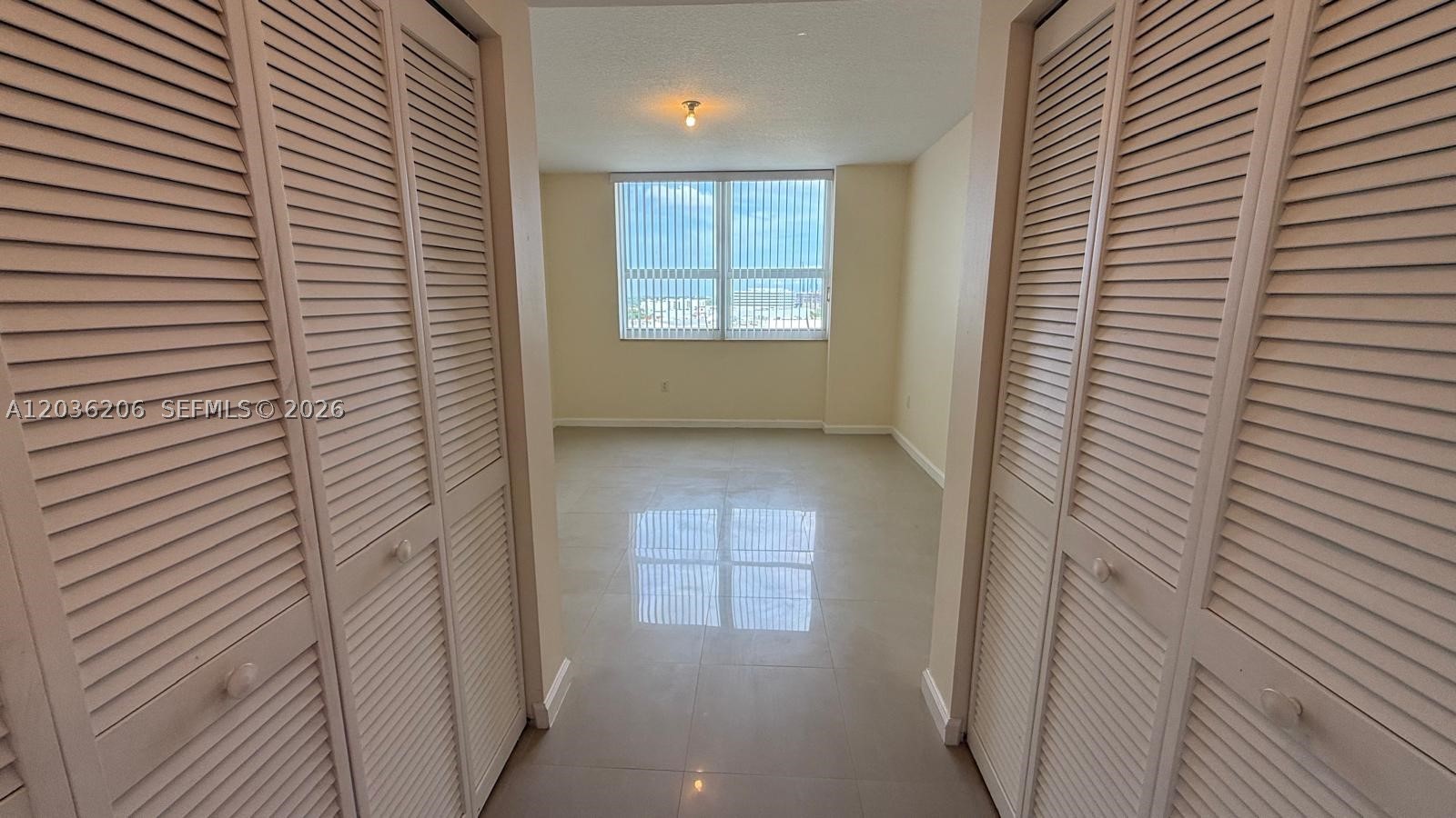 TURNBERRY ON THE GREEN CO - Residential Lease
