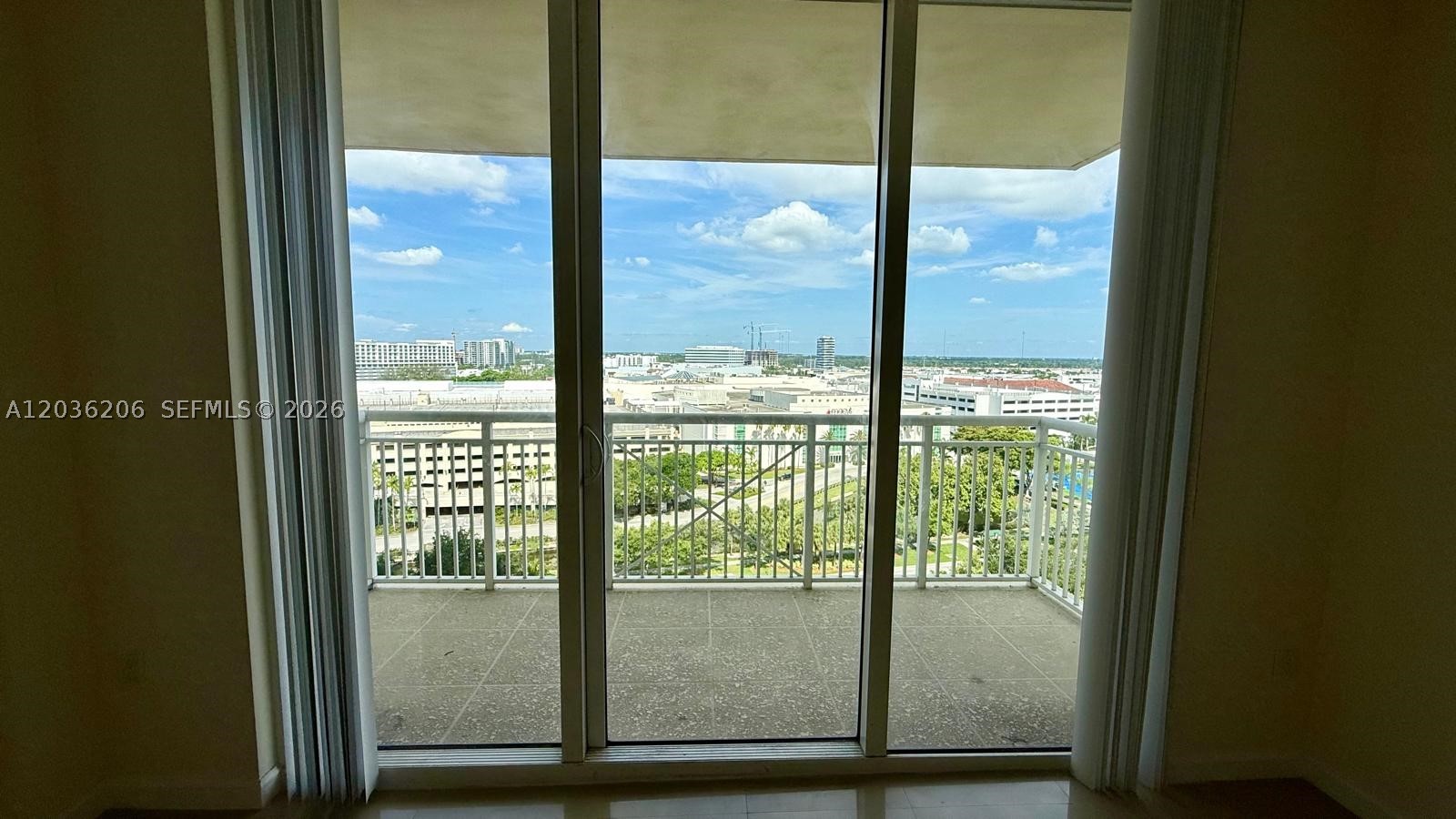 TURNBERRY ON THE GREEN CO - Residential Lease