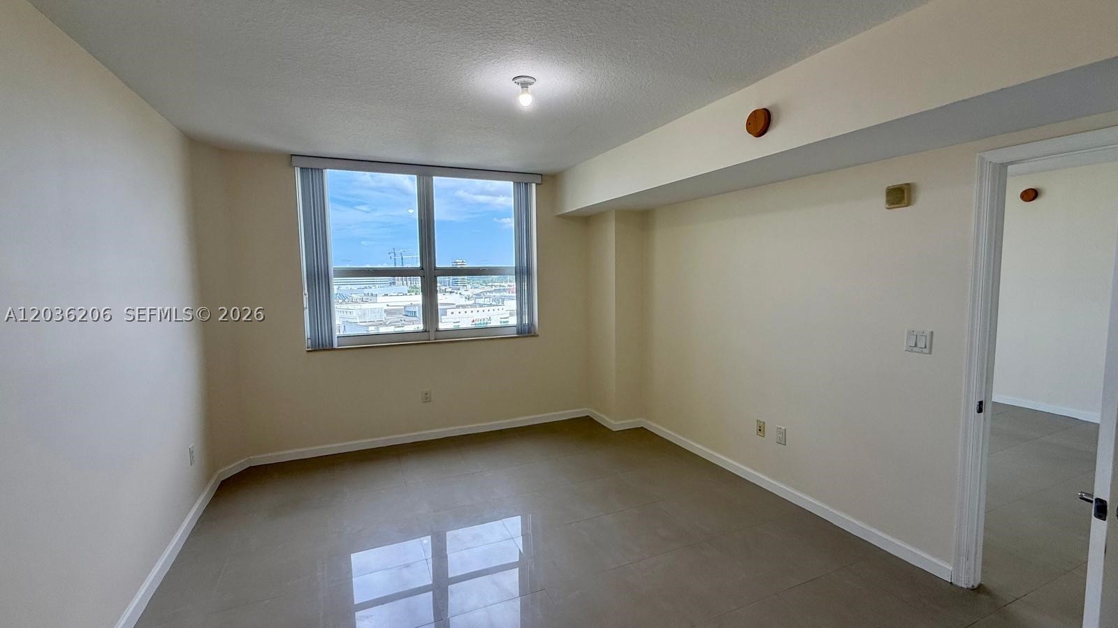 TURNBERRY ON THE GREEN CO - Residential Lease