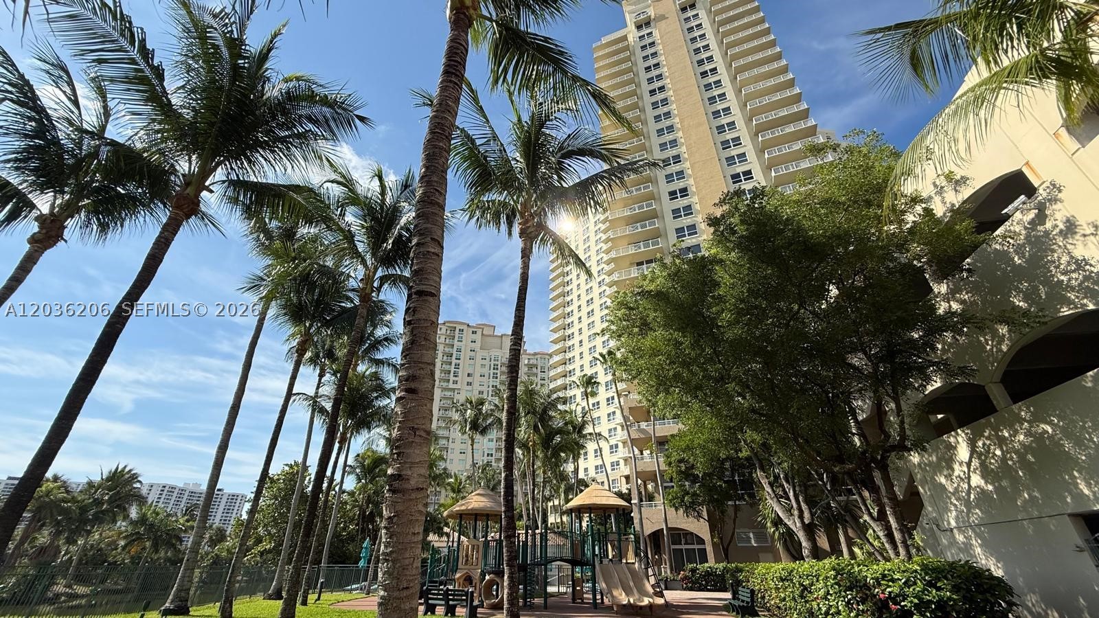TURNBERRY ON THE GREEN CO - Residential Lease