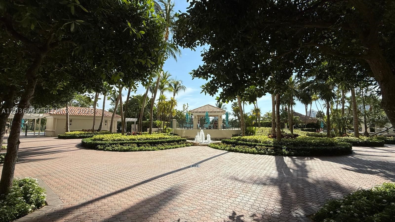 TURNBERRY ON THE GREEN CO - Residential Lease