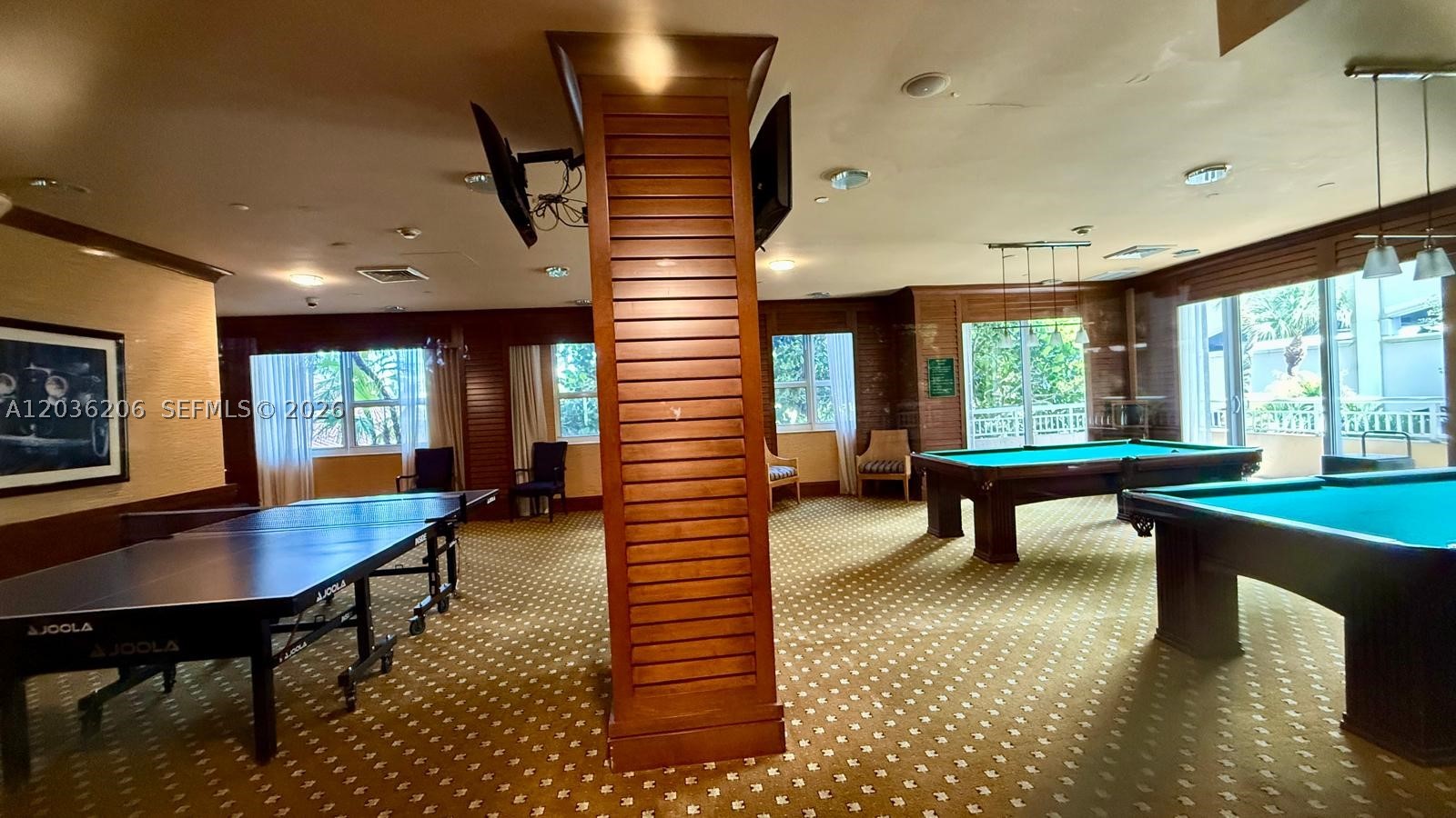 TURNBERRY ON THE GREEN CO - Residential Lease