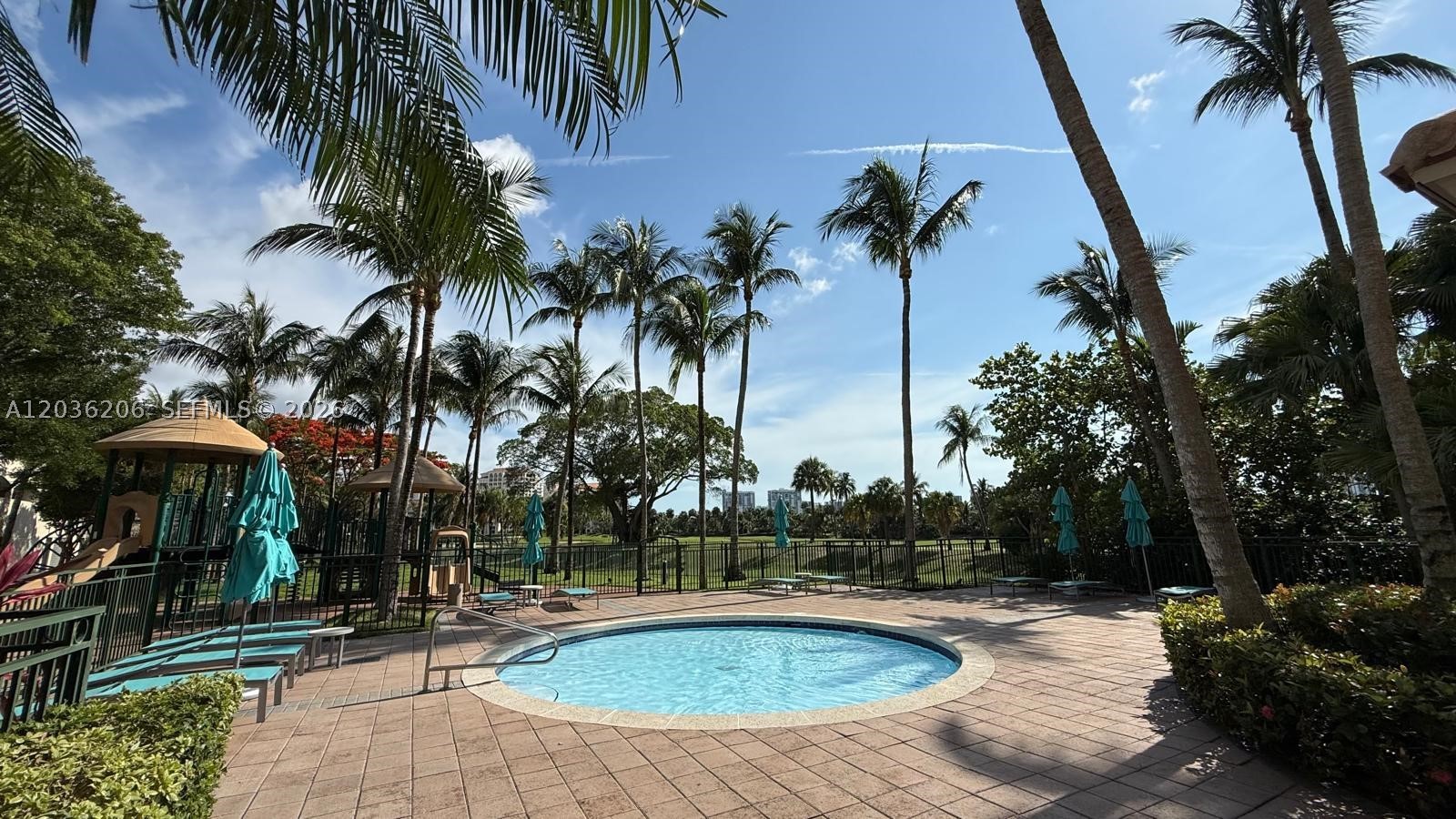 TURNBERRY ON THE GREEN CO - Residential Lease