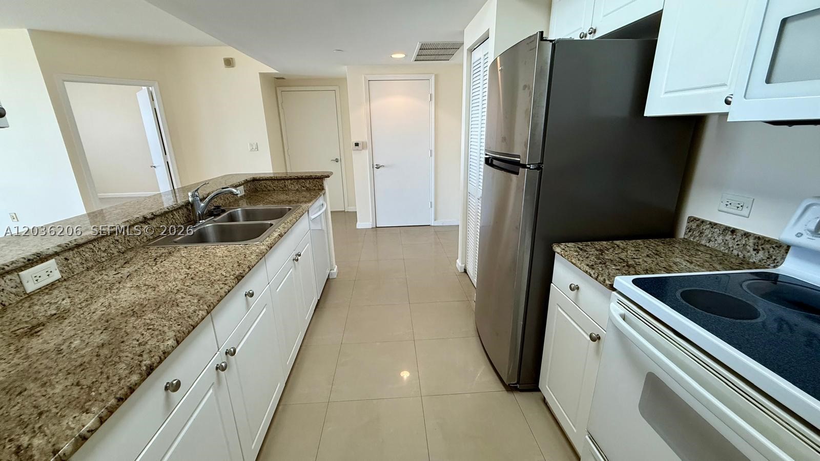 TURNBERRY ON THE GREEN CO - Residential Lease