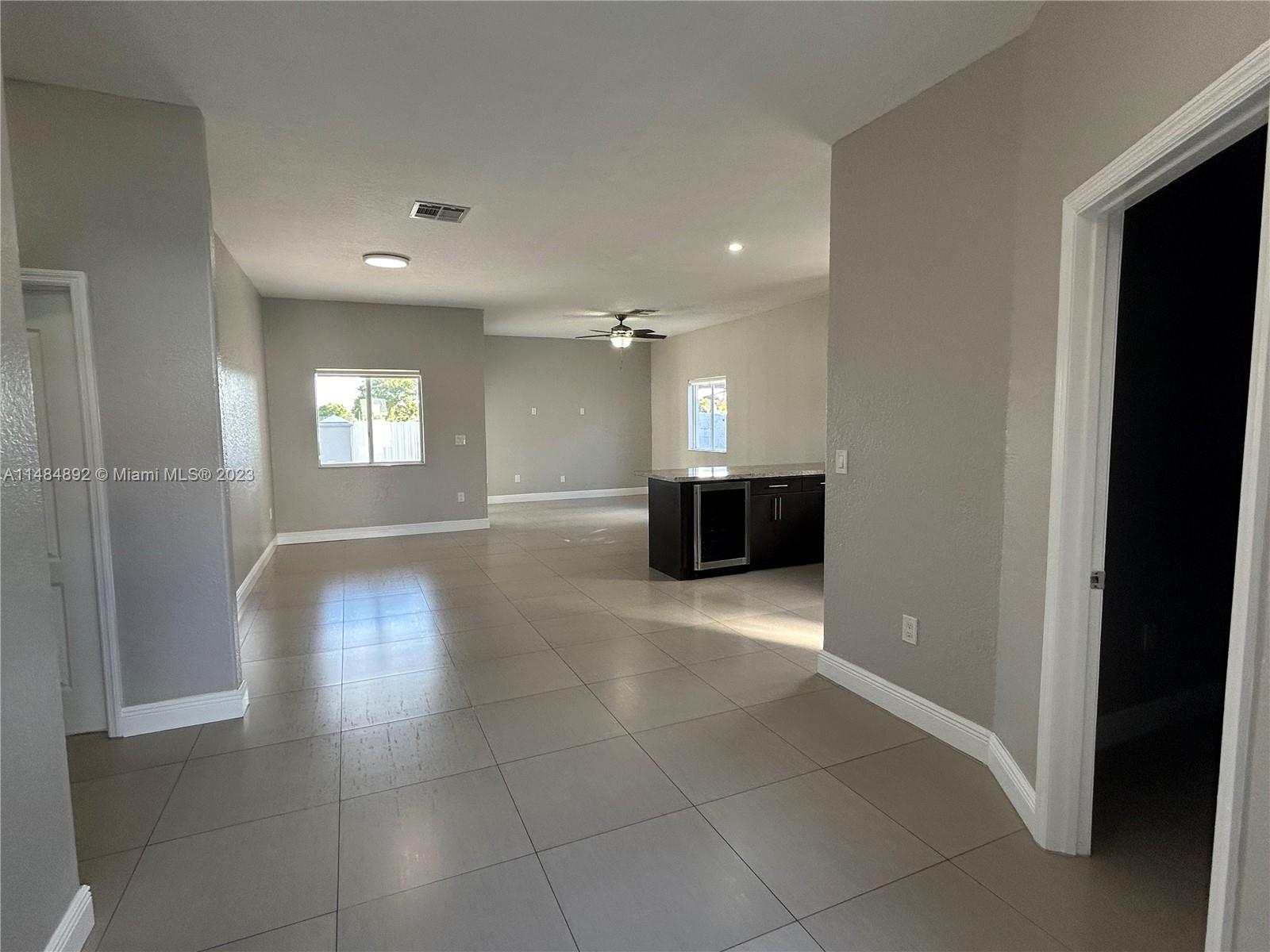PELICANS POINT A T MILLER - Residential Lease