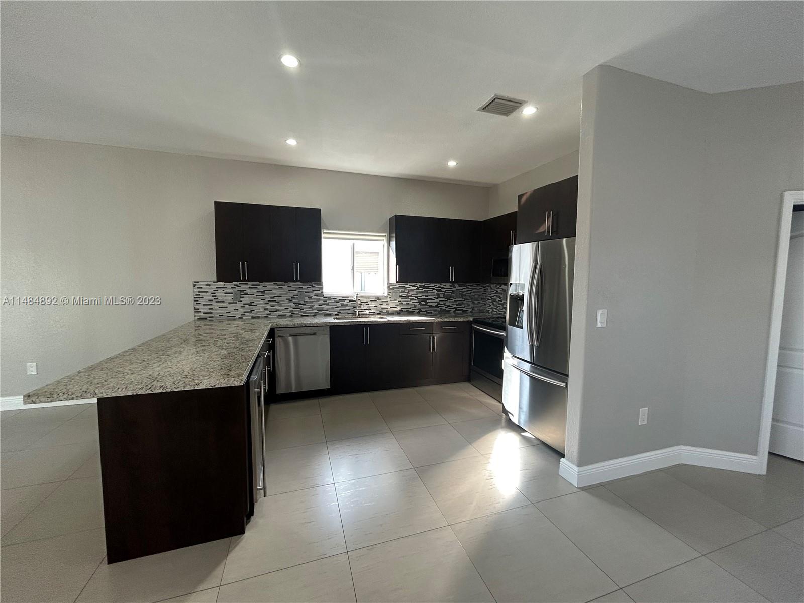 PELICANS POINT A T MILLER - Residential Lease