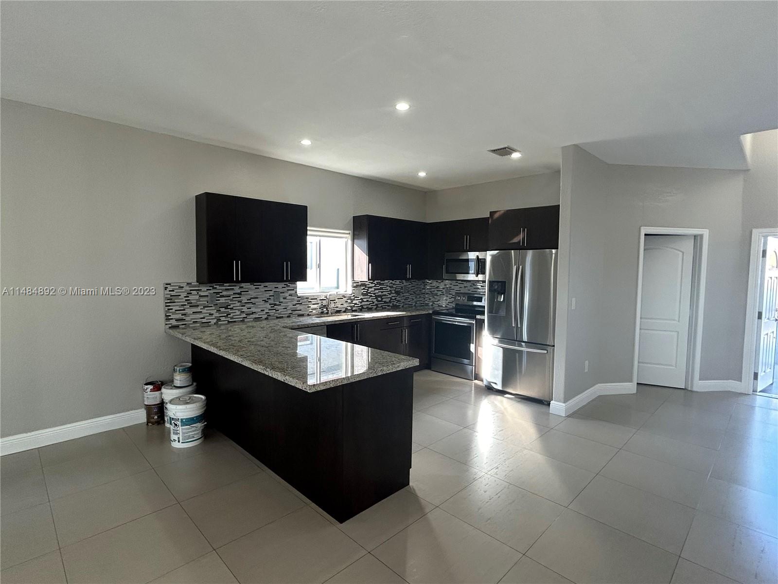 PELICANS POINT A T MILLER - Residential Lease