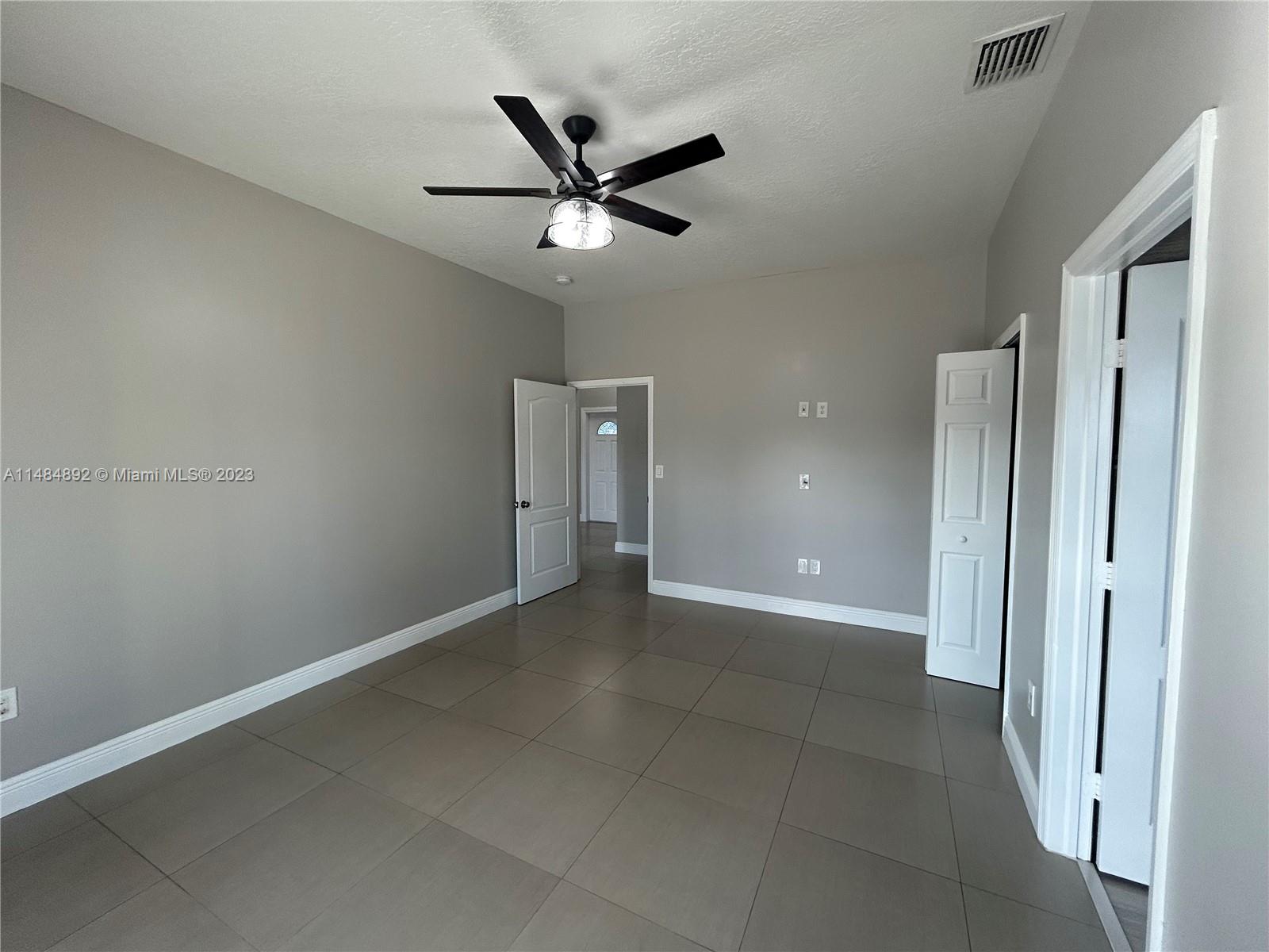 PELICANS POINT A T MILLER - Residential Lease