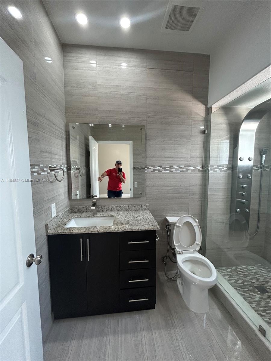 PELICANS POINT A T MILLER - Residential Lease