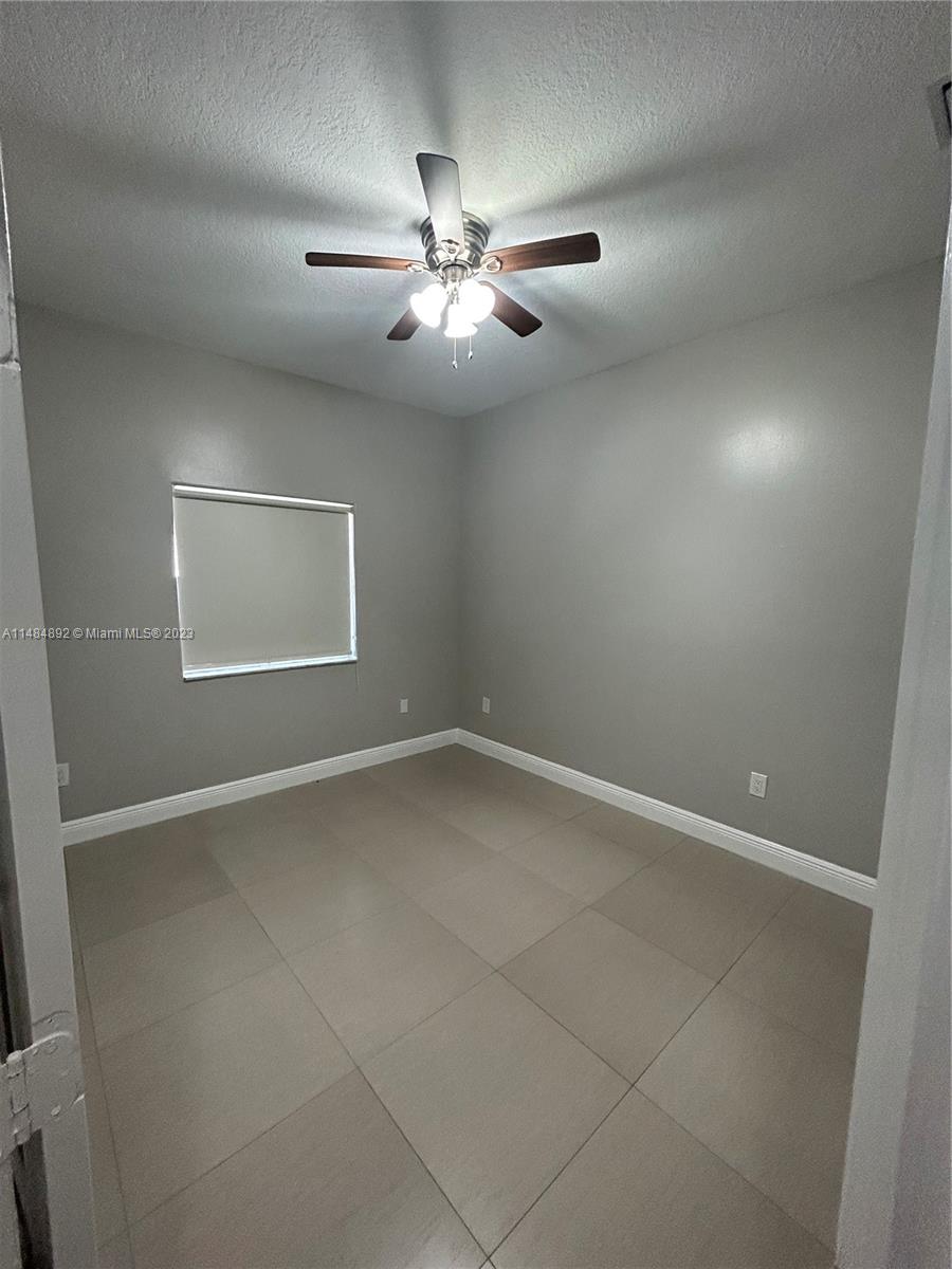 PELICANS POINT A T MILLER - Residential Lease