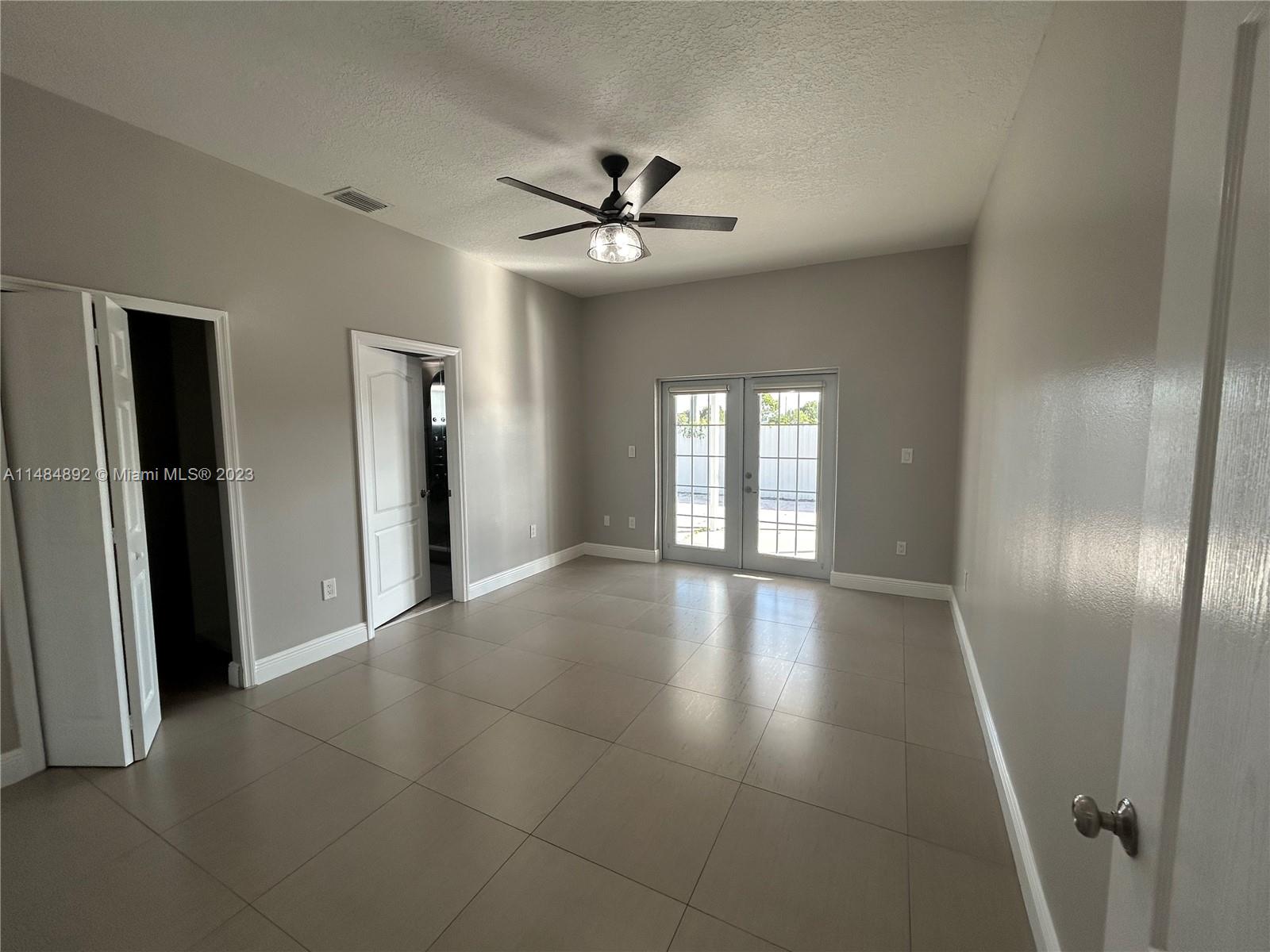 PELICANS POINT A T MILLER - Residential Lease