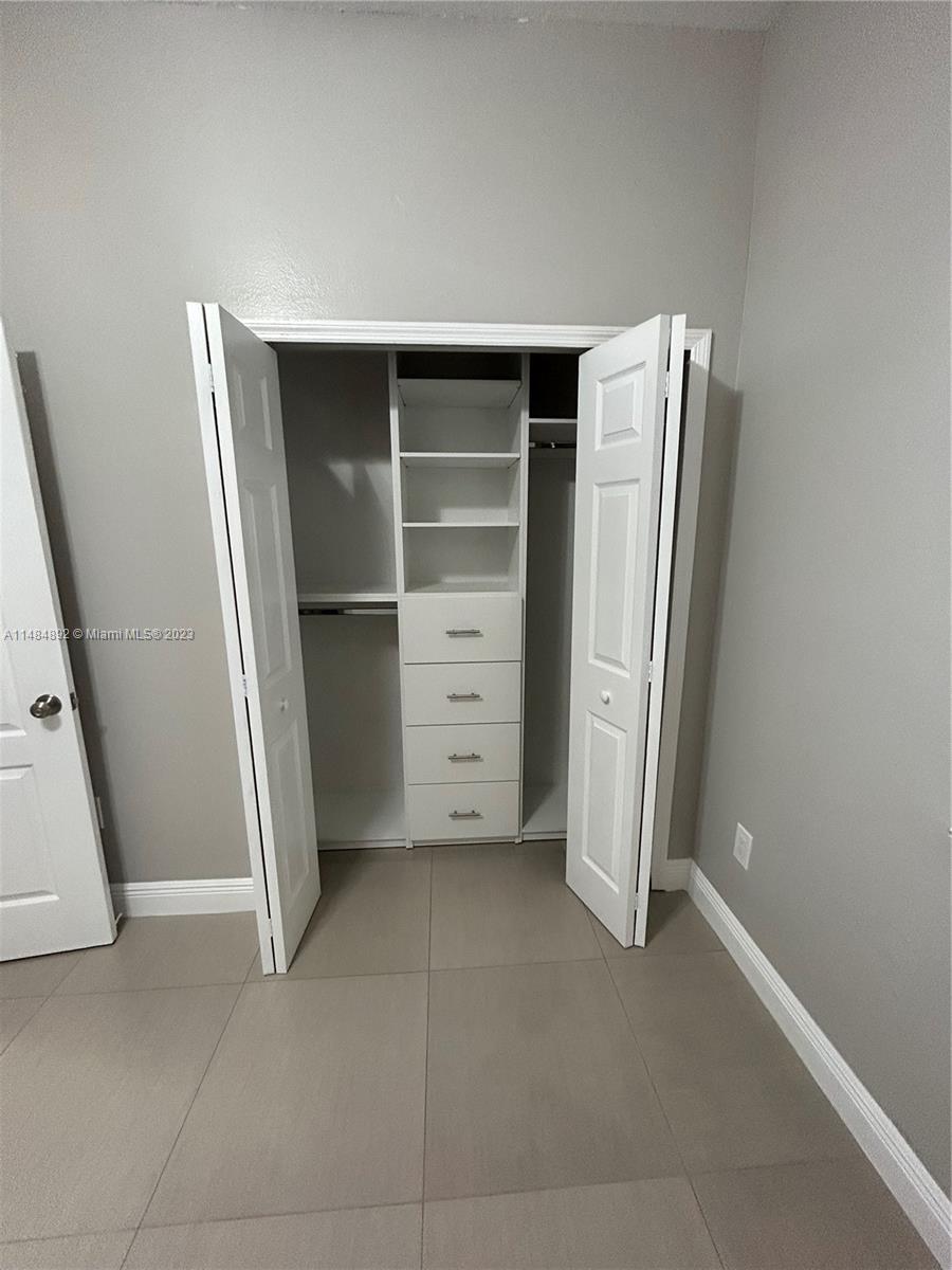 PELICANS POINT A T MILLER - Residential Lease