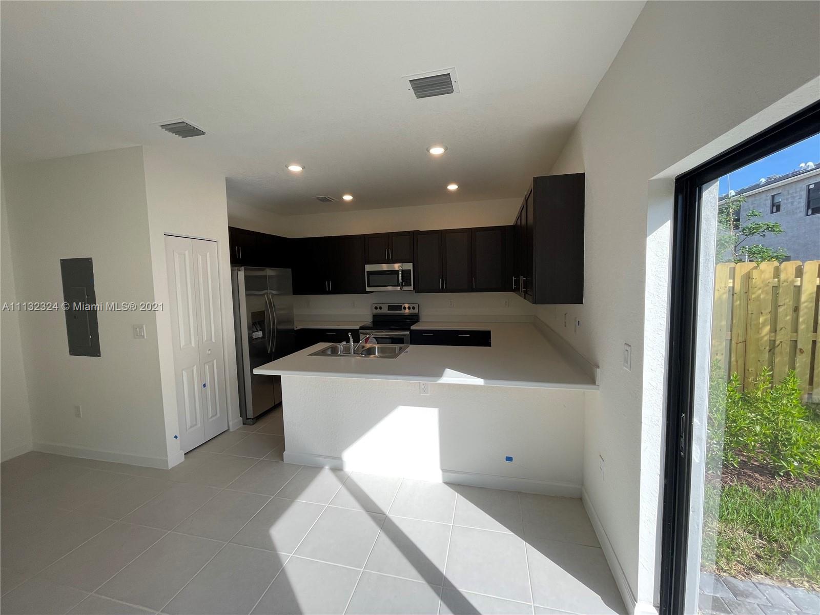 BRAND NEW TOWNHOUSE! BE THE FIRST TO LIVE IN. 3 BEDROOMS 2.5 BATHS AT THE NEW PINE VISTA, TILED FIRST FLOOR AND VERY BRIGHT KITCHEN WITH STAINLESS STEEL APPLIANCES. WASHER AND DRYER INSIDE. EXCELLENT LOCATION CLOSE TO GREAT SCHOOLS. 2 PARKING IN FRONT OF THE HOUSE. VERY NICE RESIDENTIAL AREA CLOSE TO RESTAURANTS AND SHOPPING AND 5 MIN FROM TURNPIKE.