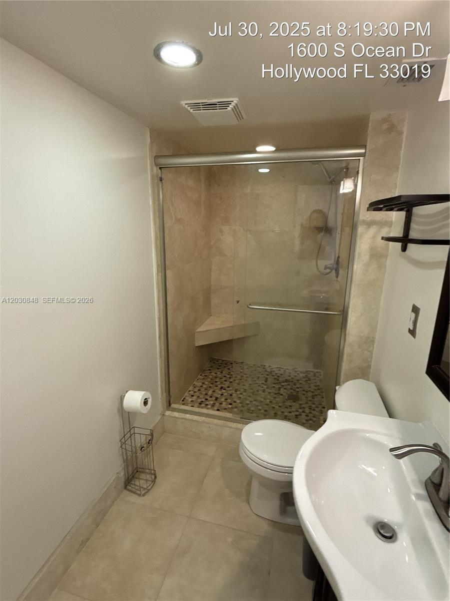 ALLINGTON TOWERS CONDO - Residential Lease