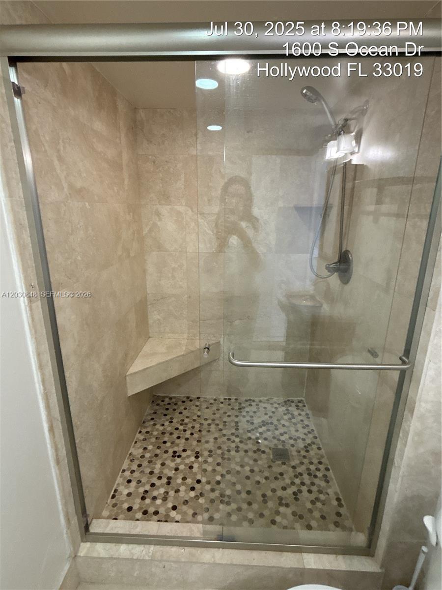 ALLINGTON TOWERS CONDO - Residential Lease