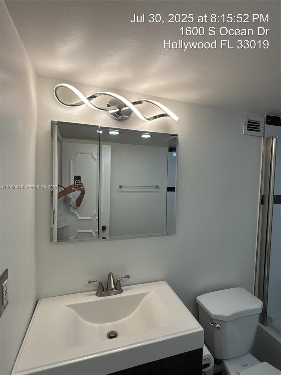ALLINGTON TOWERS CONDO - Residential Lease