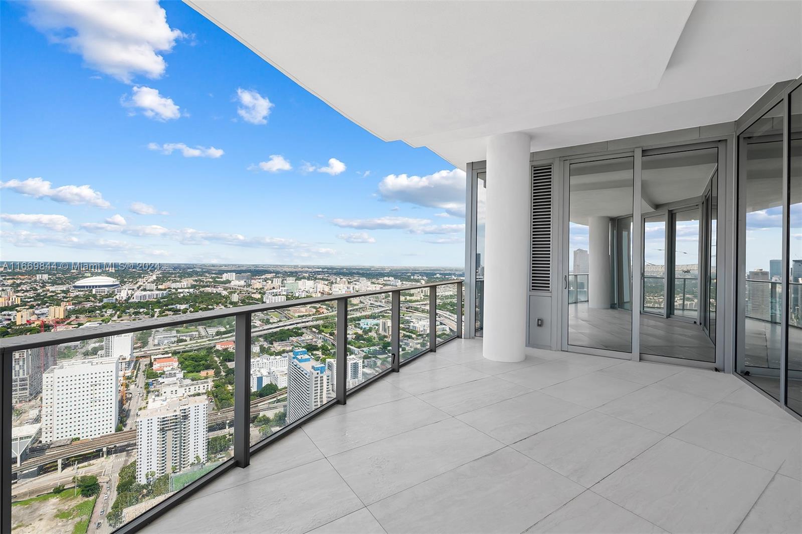 PARAMOUNT MIAMI WORLDCENT - Residential