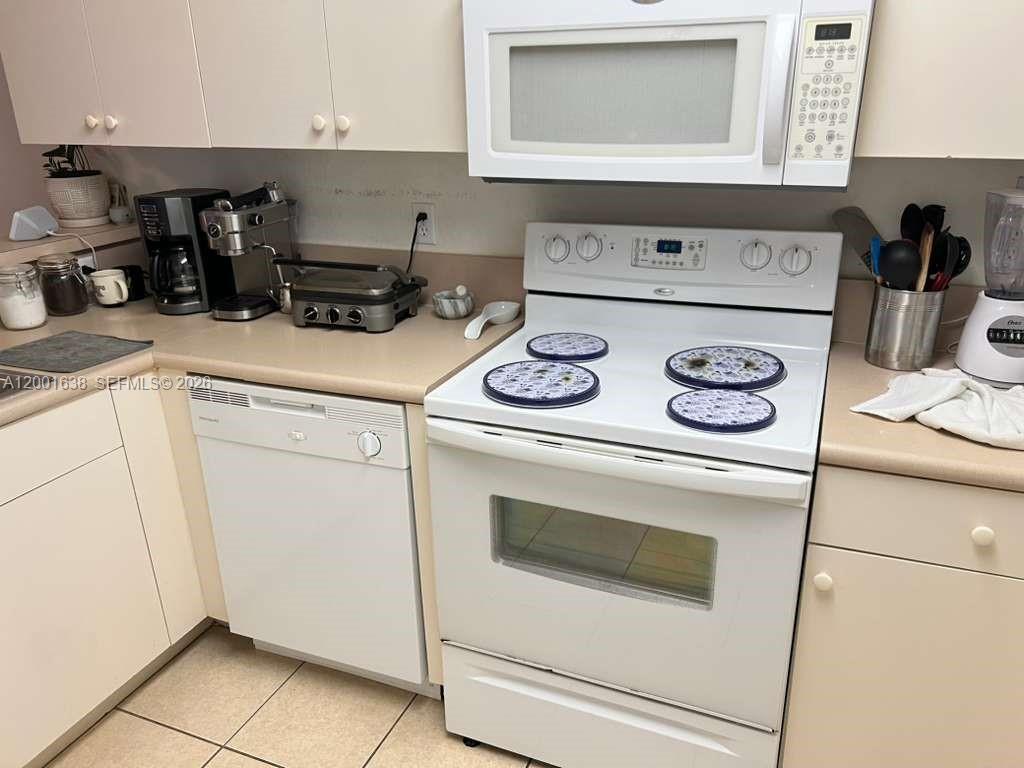 PROMENADE SHORES AT DORAL - Residential