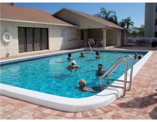 MEADOWBROOK LAKES VIEW J - Residential Lease