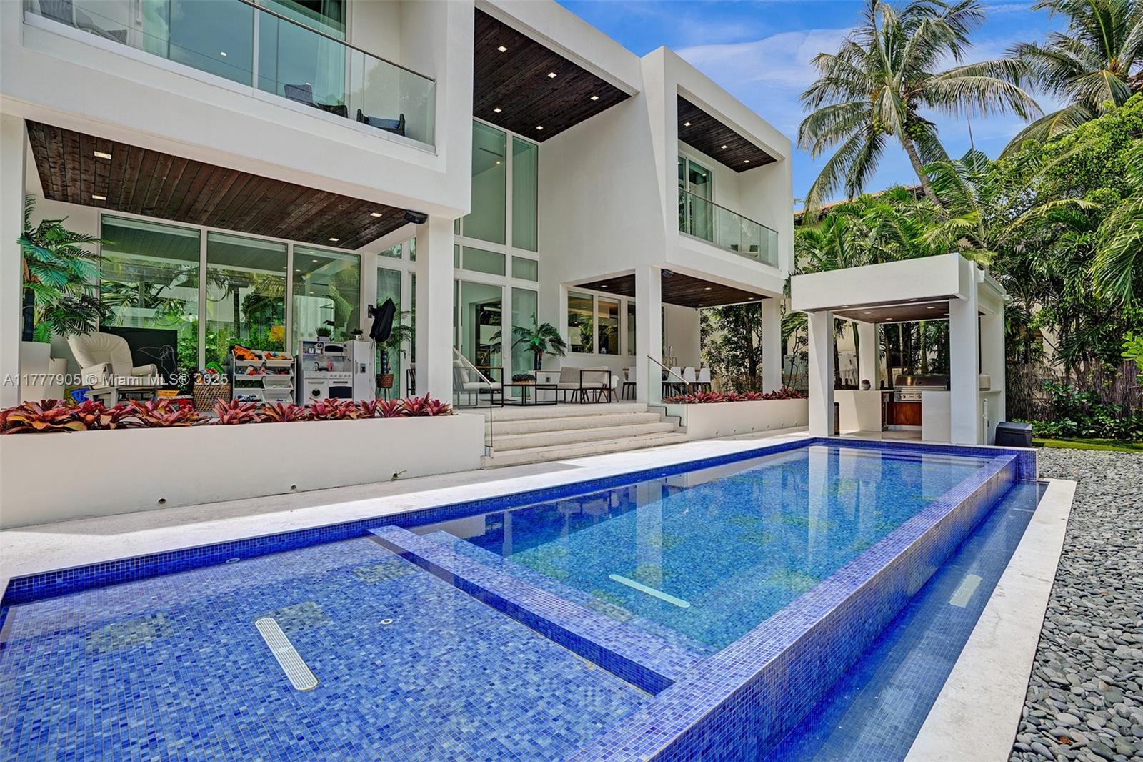 TROPICAL ISLE HOMES SUB 4 - Residential
