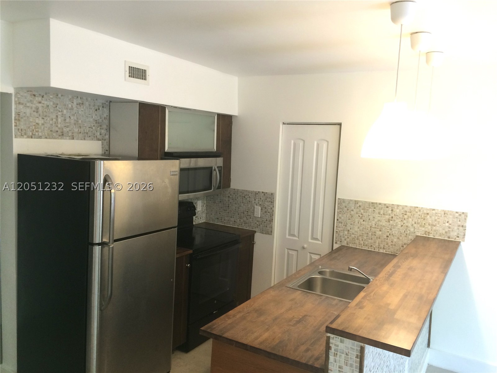 ISLE OF NORMANDY MIAMI VI - Residential Lease